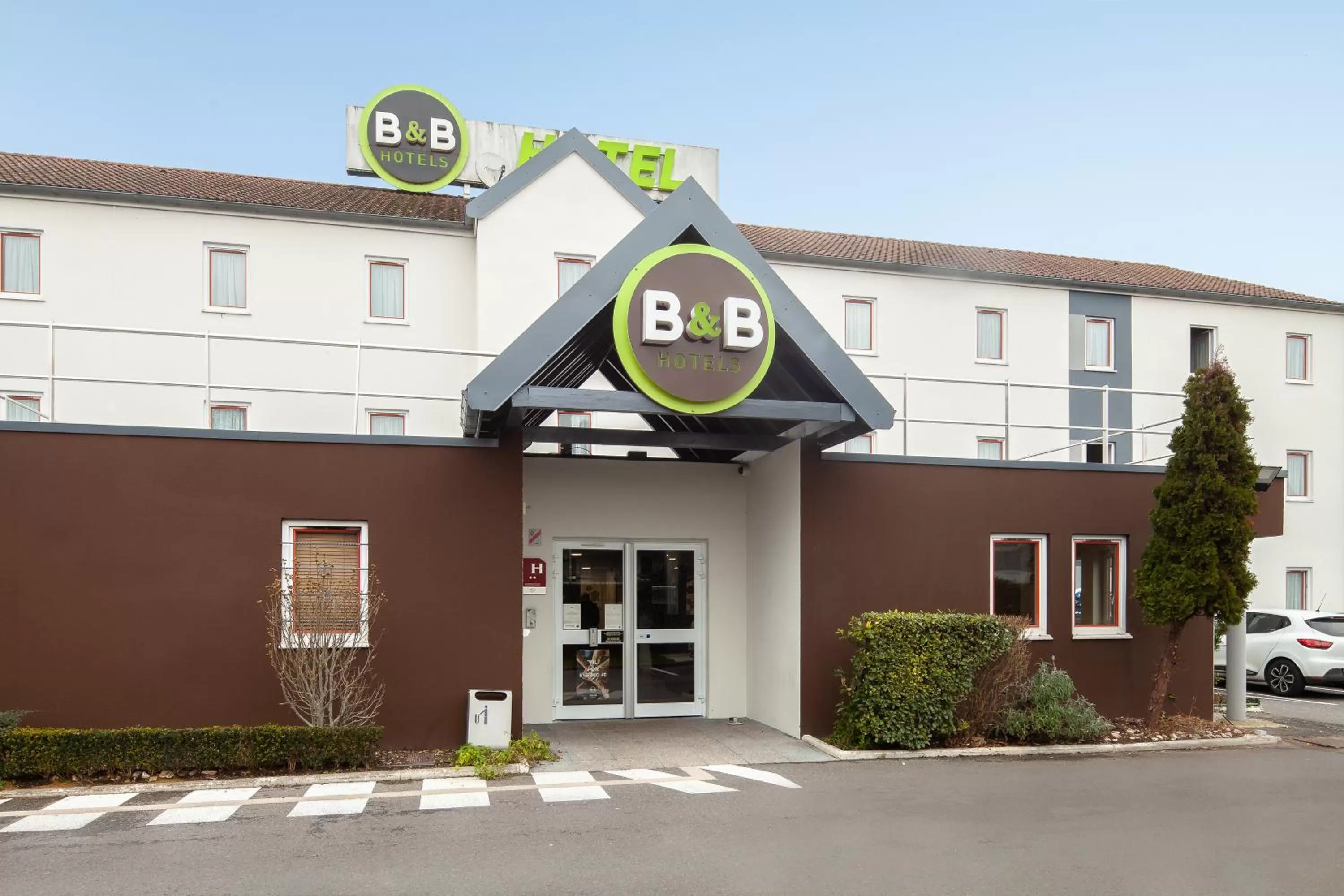 Facade/entrance in B&B HOTEL Saint-Michel sur Orge