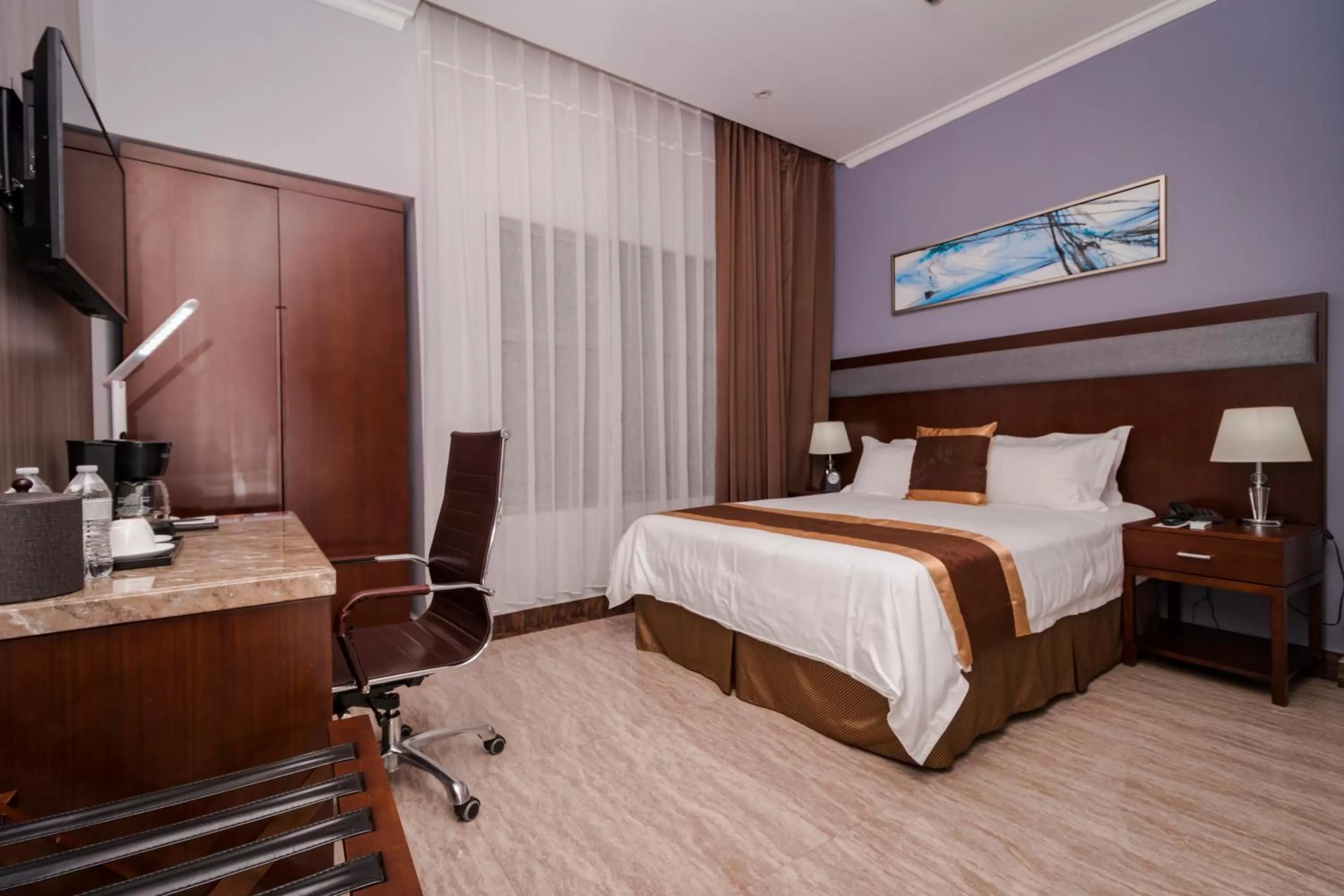 Bed in Hotel City Plaza & Suites
