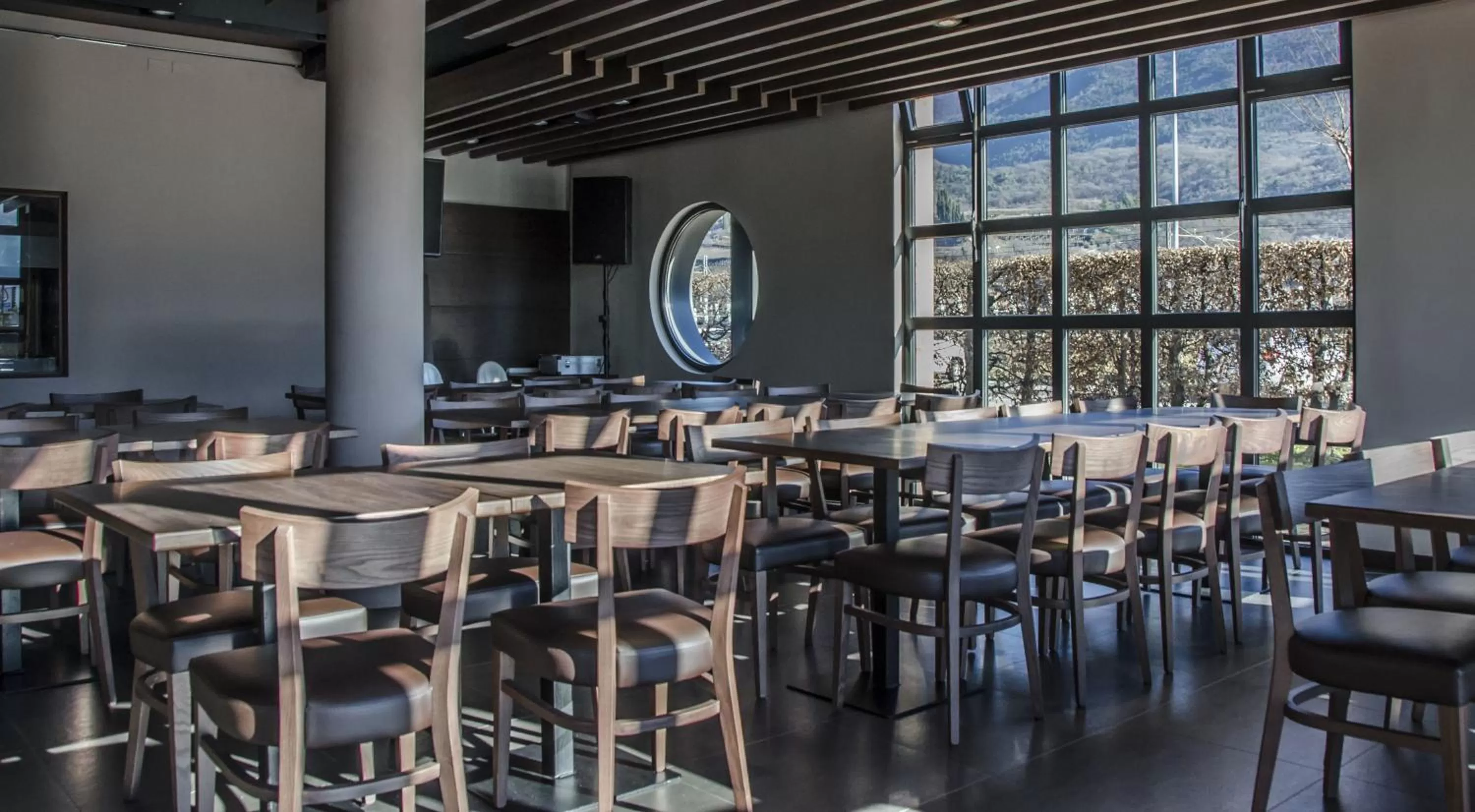 Restaurant/places to eat in Fly Bike Hotel