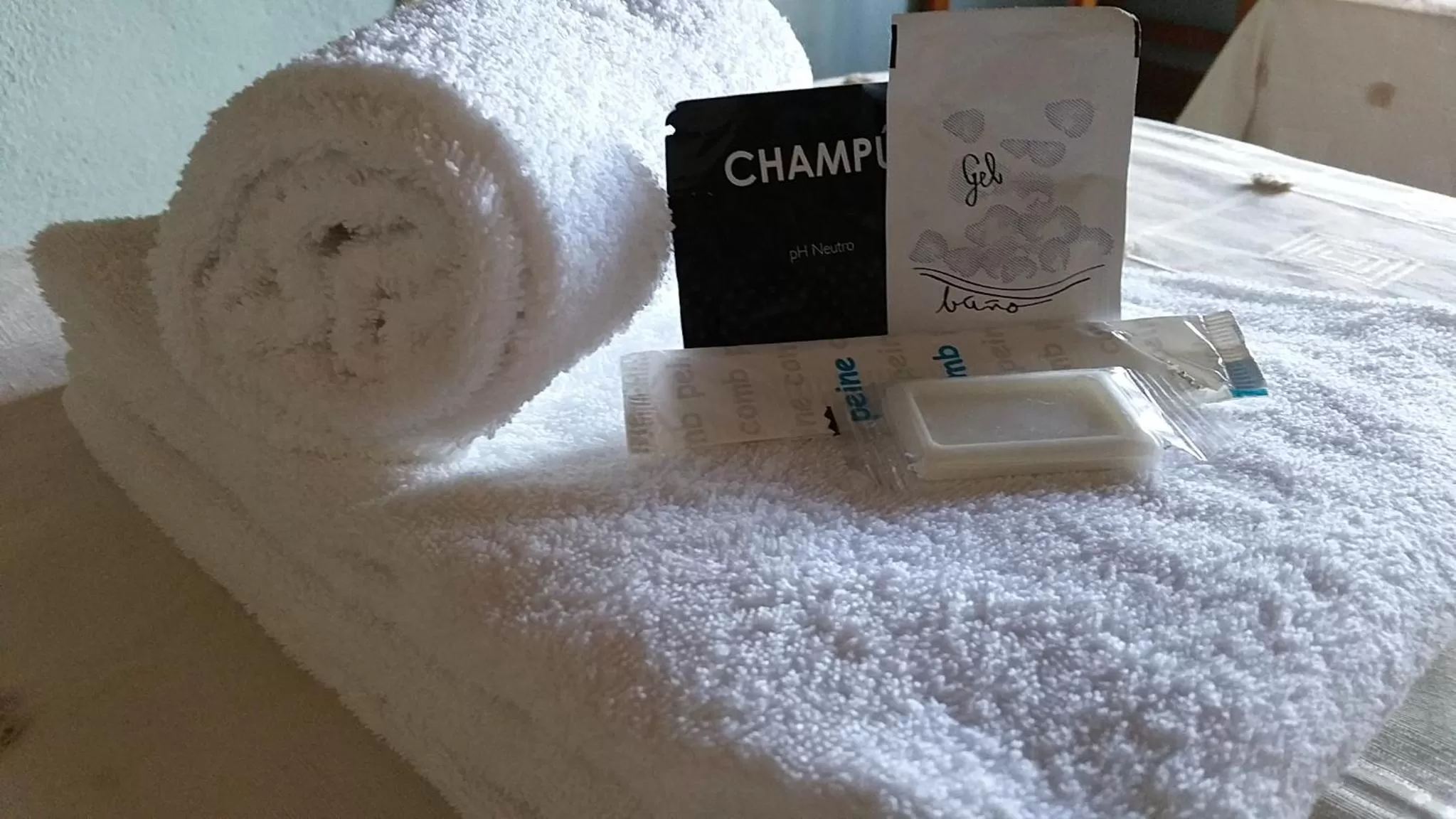 Bathroom, Bed in Hotel Judería Valle del Jerte