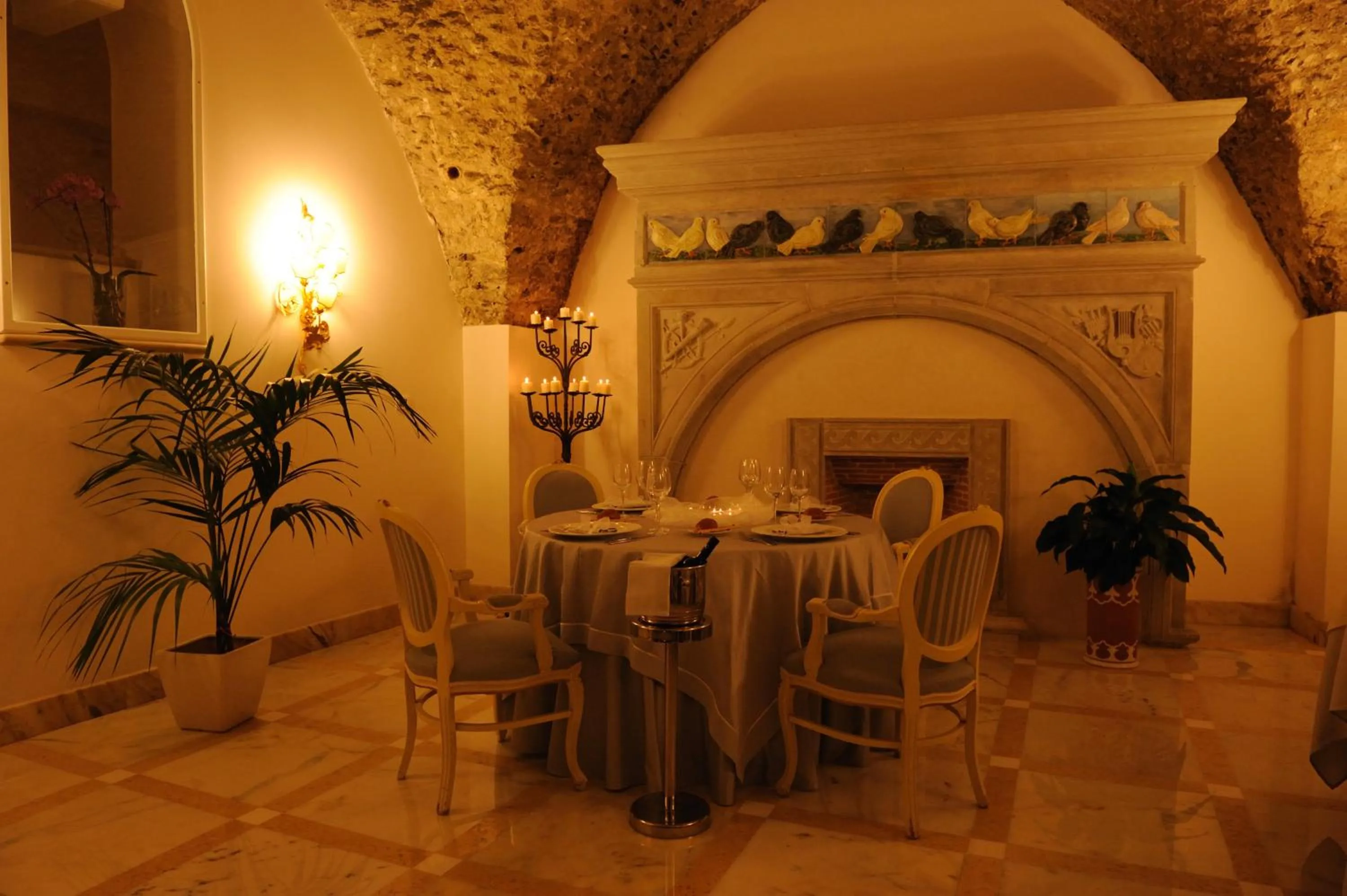 Restaurant/places to eat in Hotel Villa Fraulo