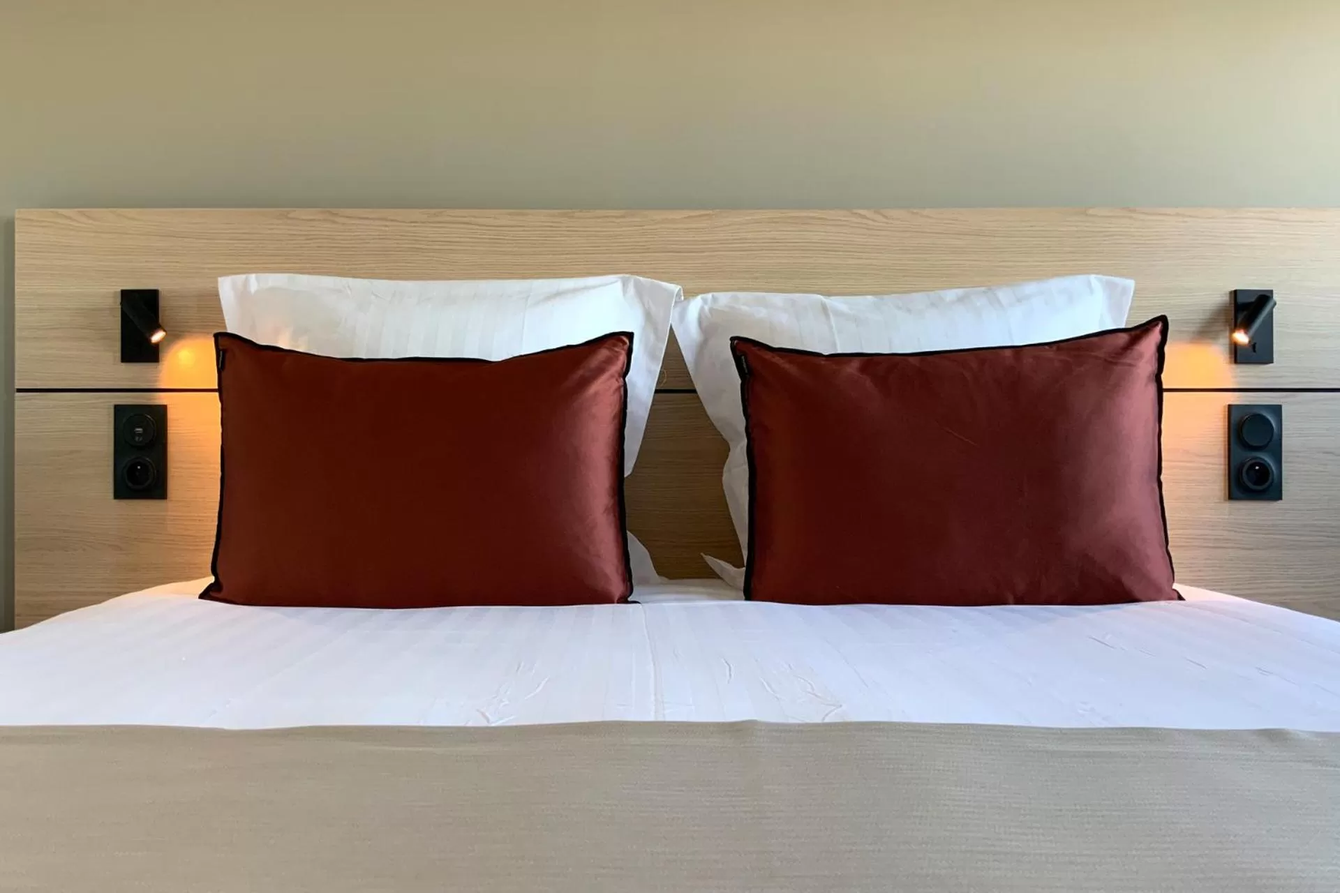 Bed in Hôtel Akena Troyes - La Chapelle St-Luc