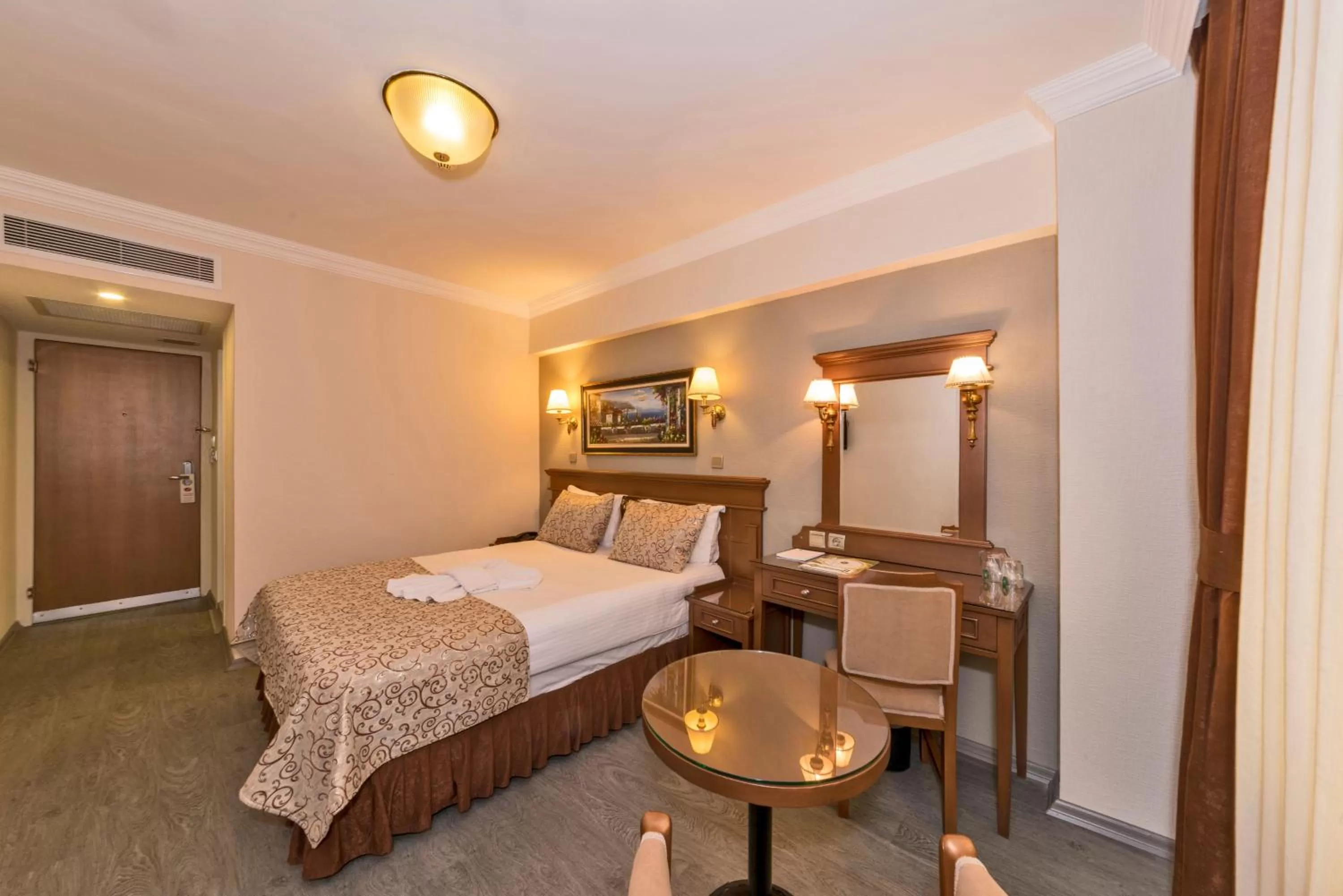 Bed in Laleli Gonen Hotel