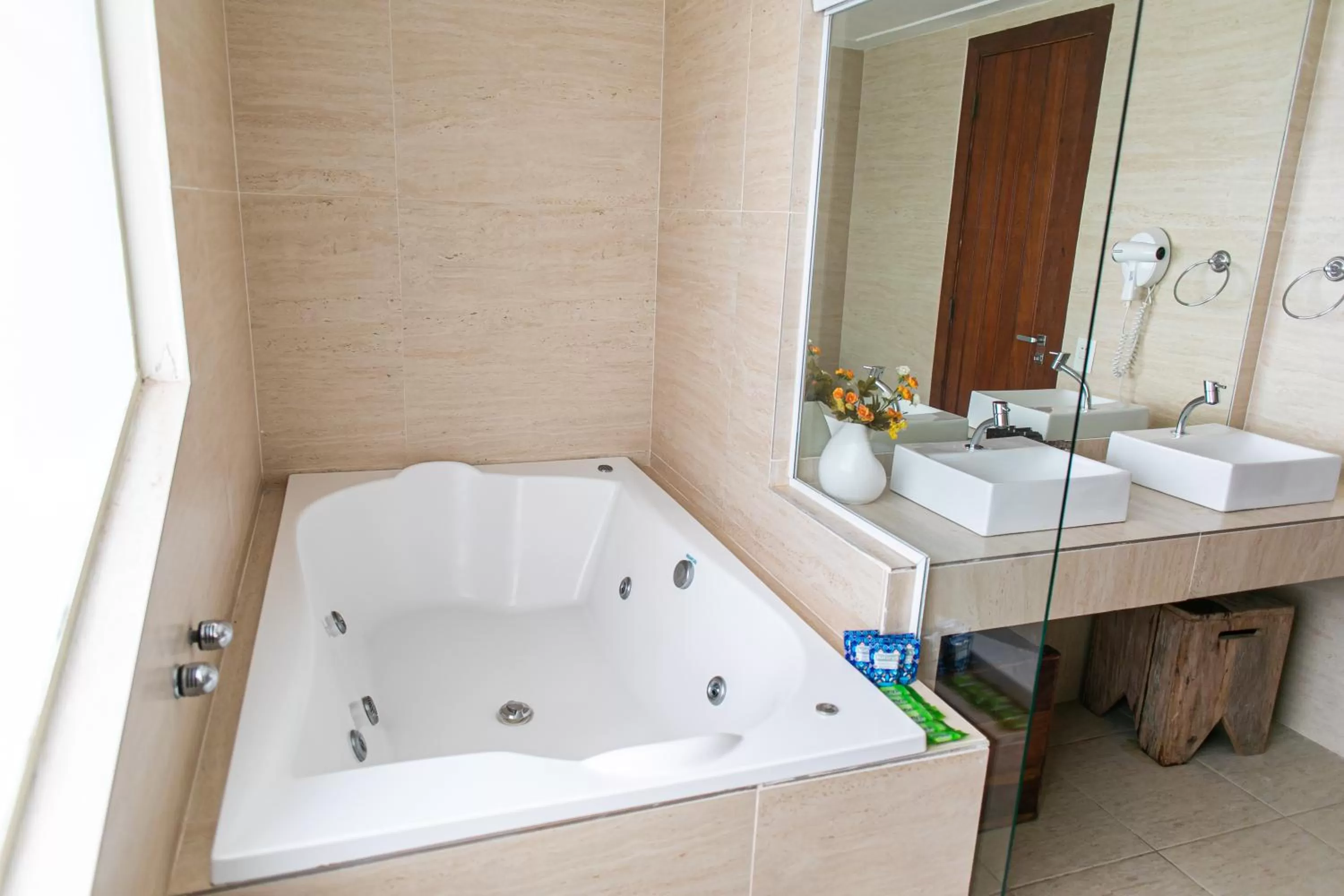 Hot Tub in Pousada La Dolce Vita