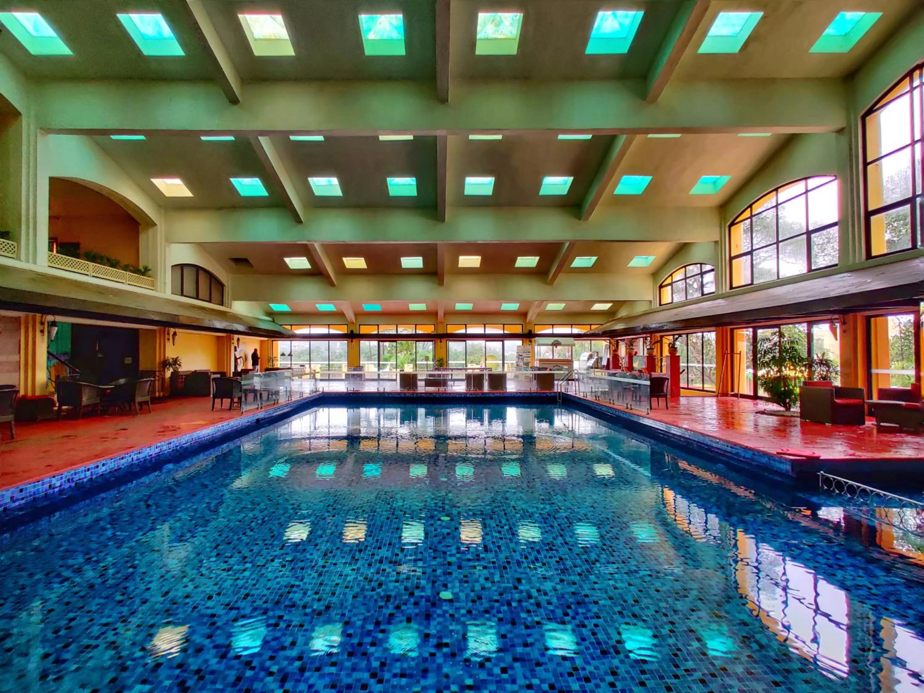 Swimming pool in Fariyas Resort Lonavala