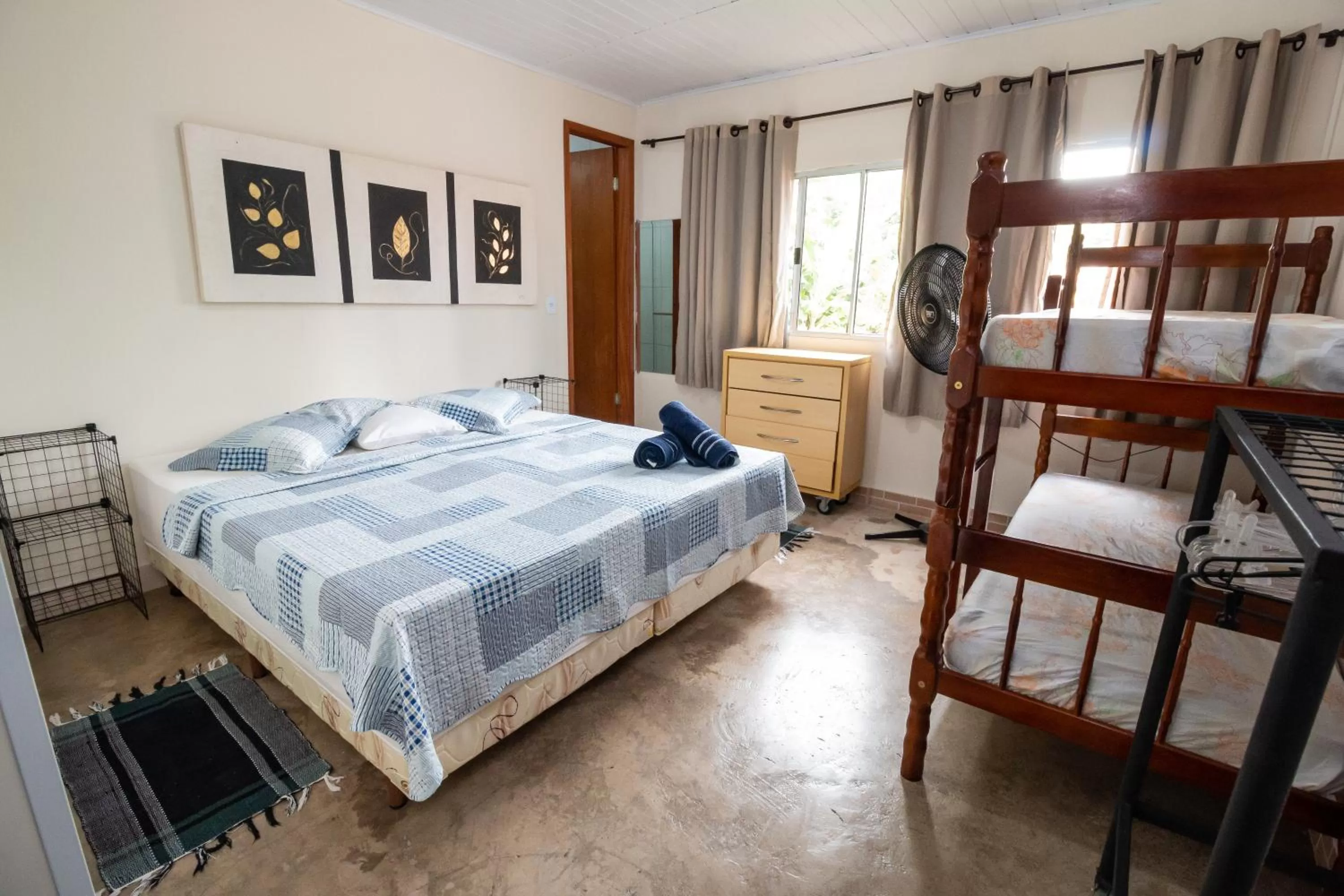 Photo of the whole room, Bed in A Casa Morro do Moreno