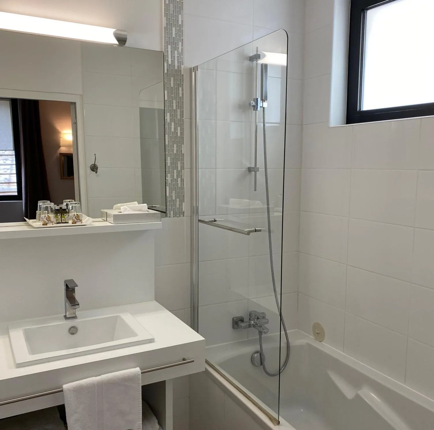 Bathroom in Logis Hôtel Restaurant du Parc