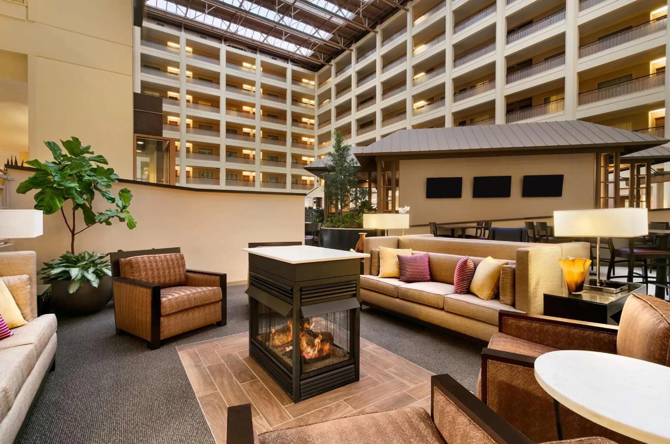 Lobby or reception in Embassy Suites by Hilton Chicago North Shore Deerfield