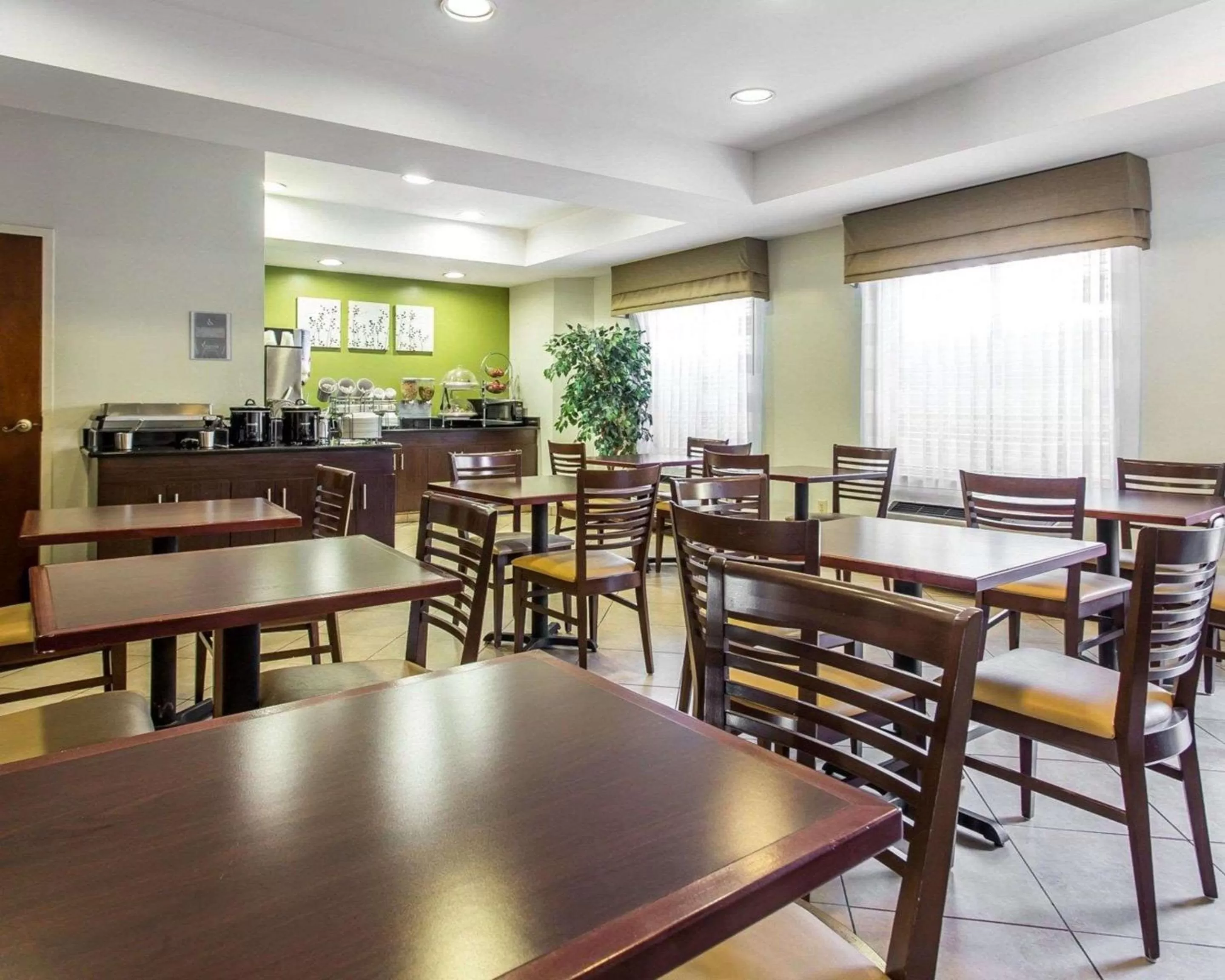 Restaurant/places to eat in Sleep Inn Columbia