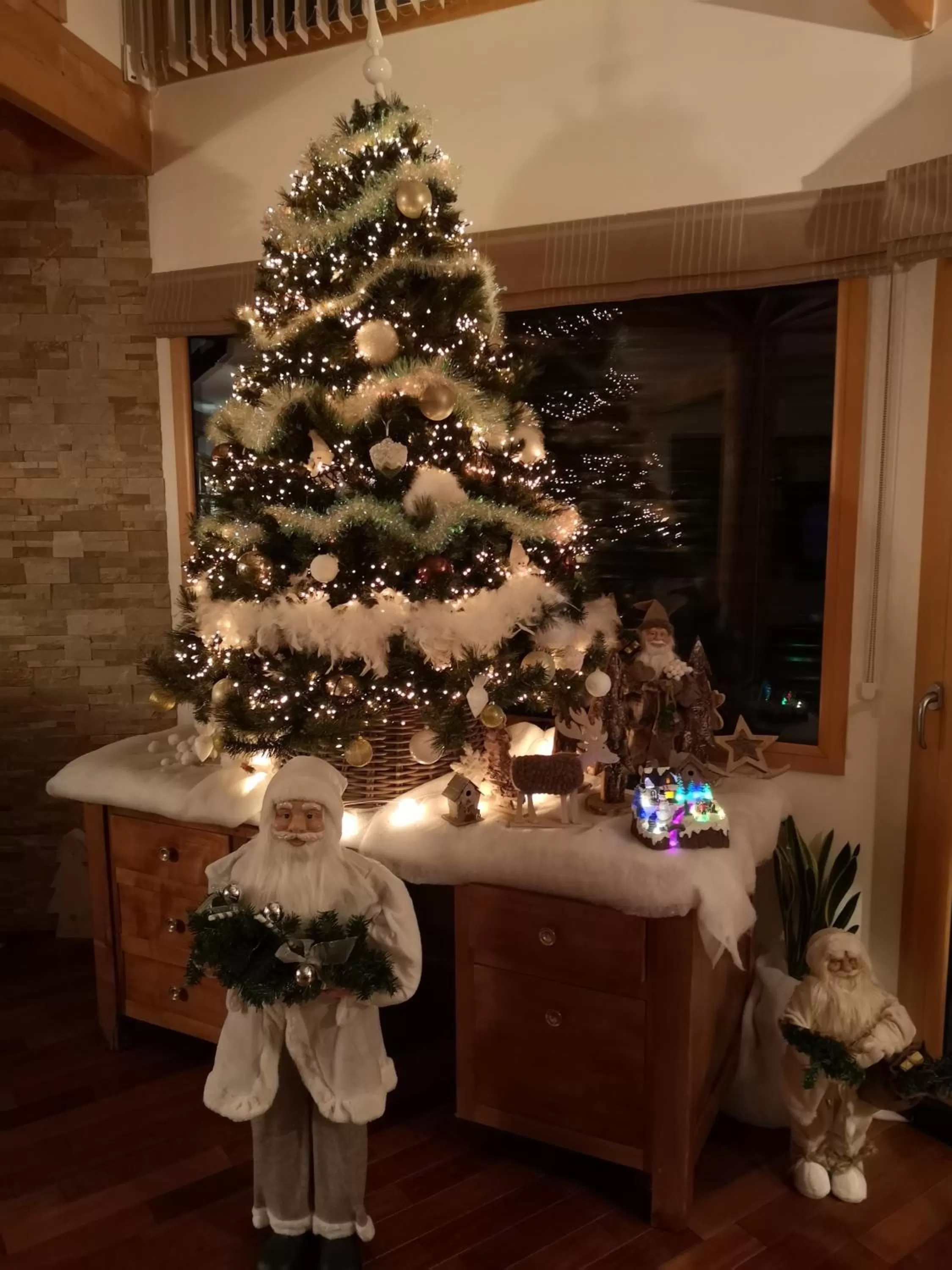 Property building in Les Chambres D'oriane