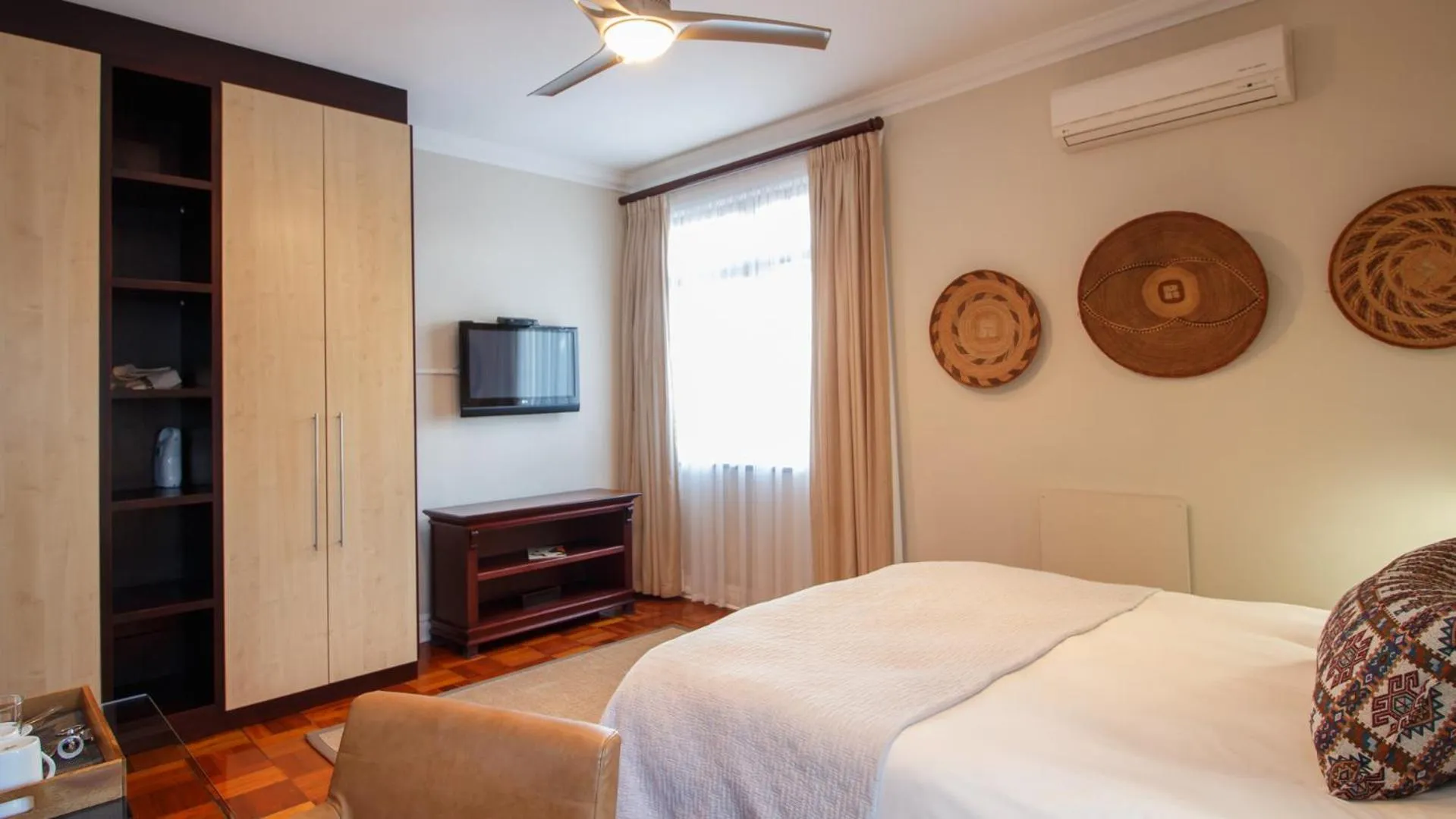 Decorative detail, Bed in Manor 38