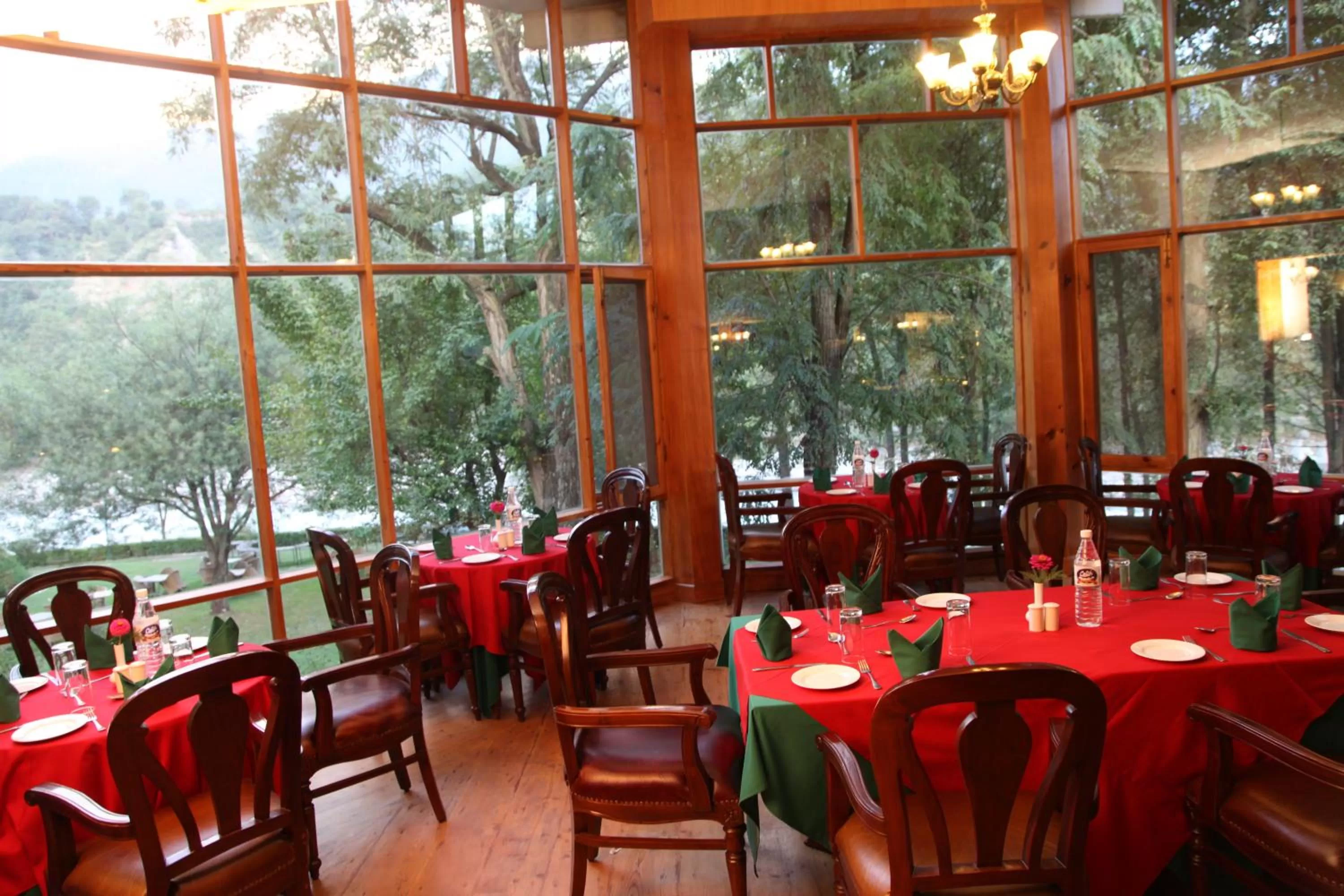 Restaurant/places to eat in Span Resort and Spa, Manali