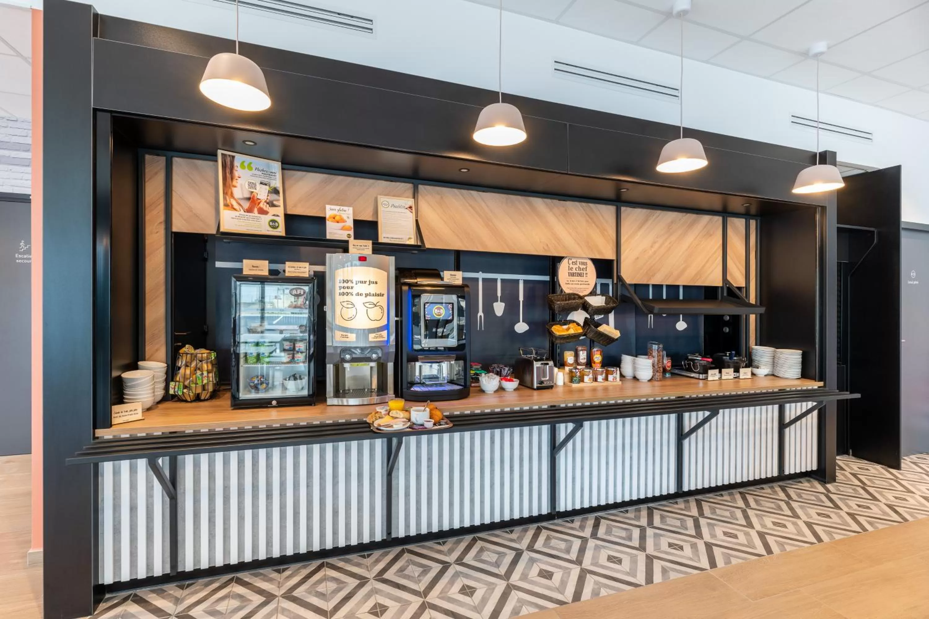 Buffet breakfast in B&B HOTEL Bourg-en-Bresse Viriat