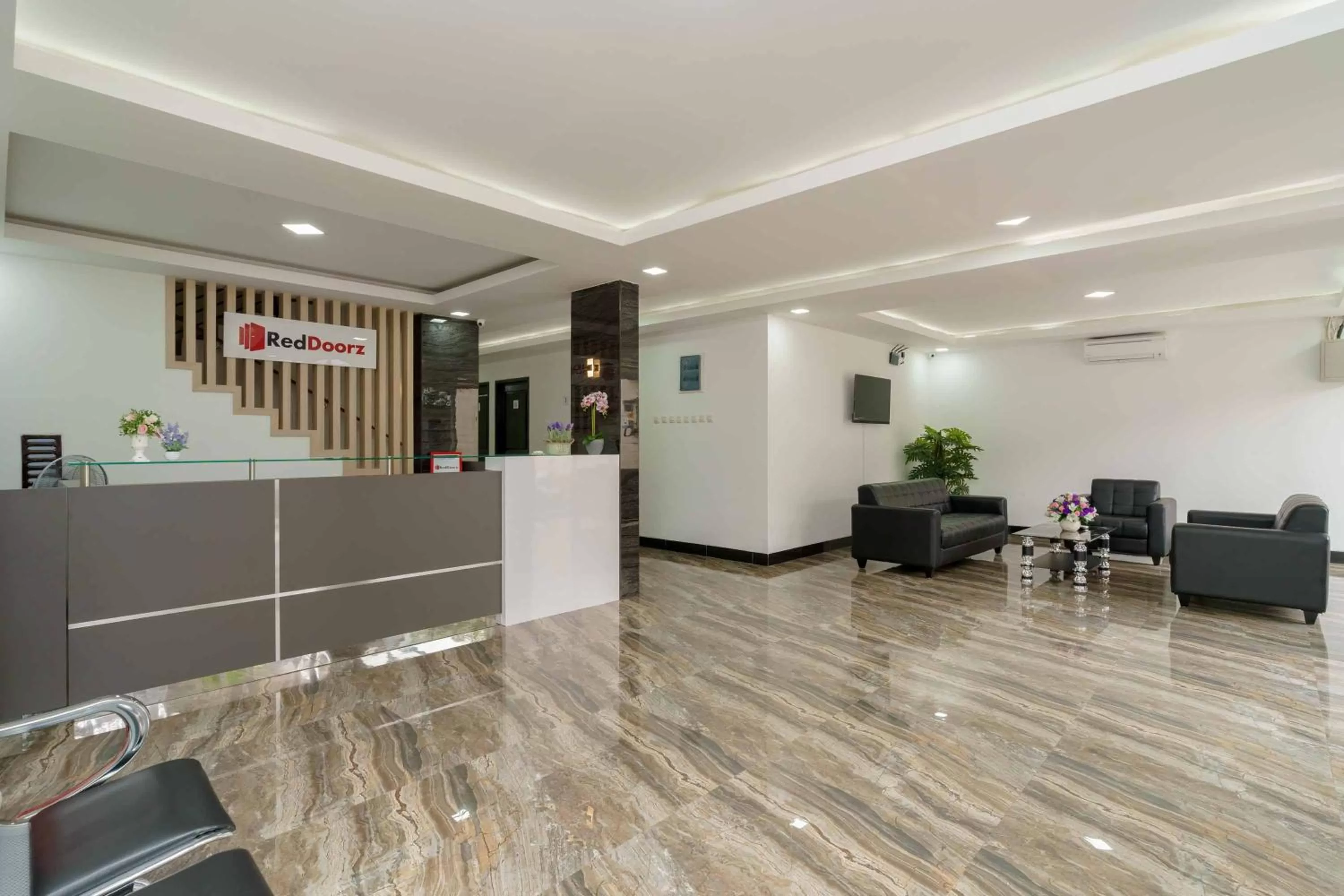 RedDoorz Plus near Eka Hospital BSD 5