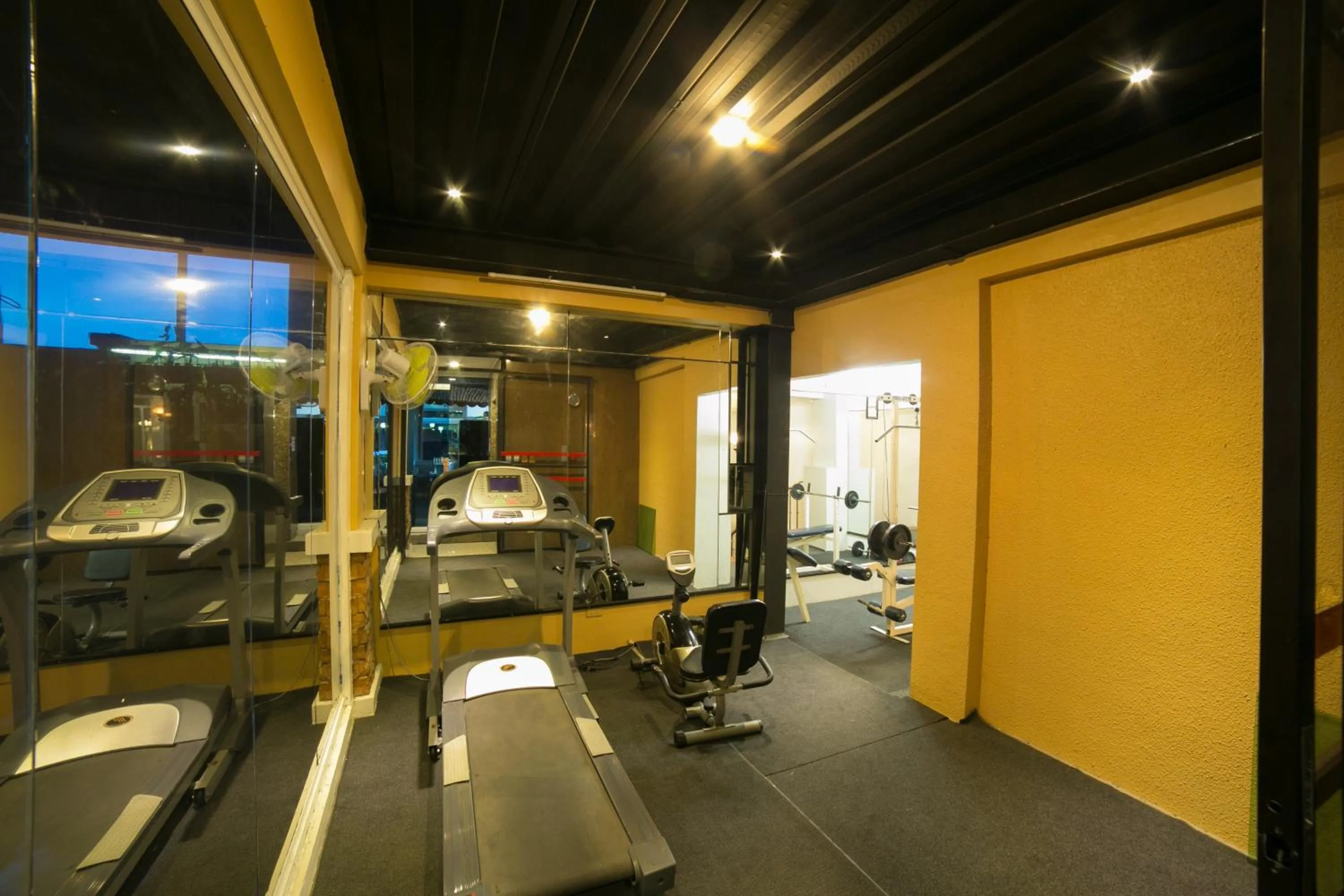 Fitness centre/facilities in 950 Condotel