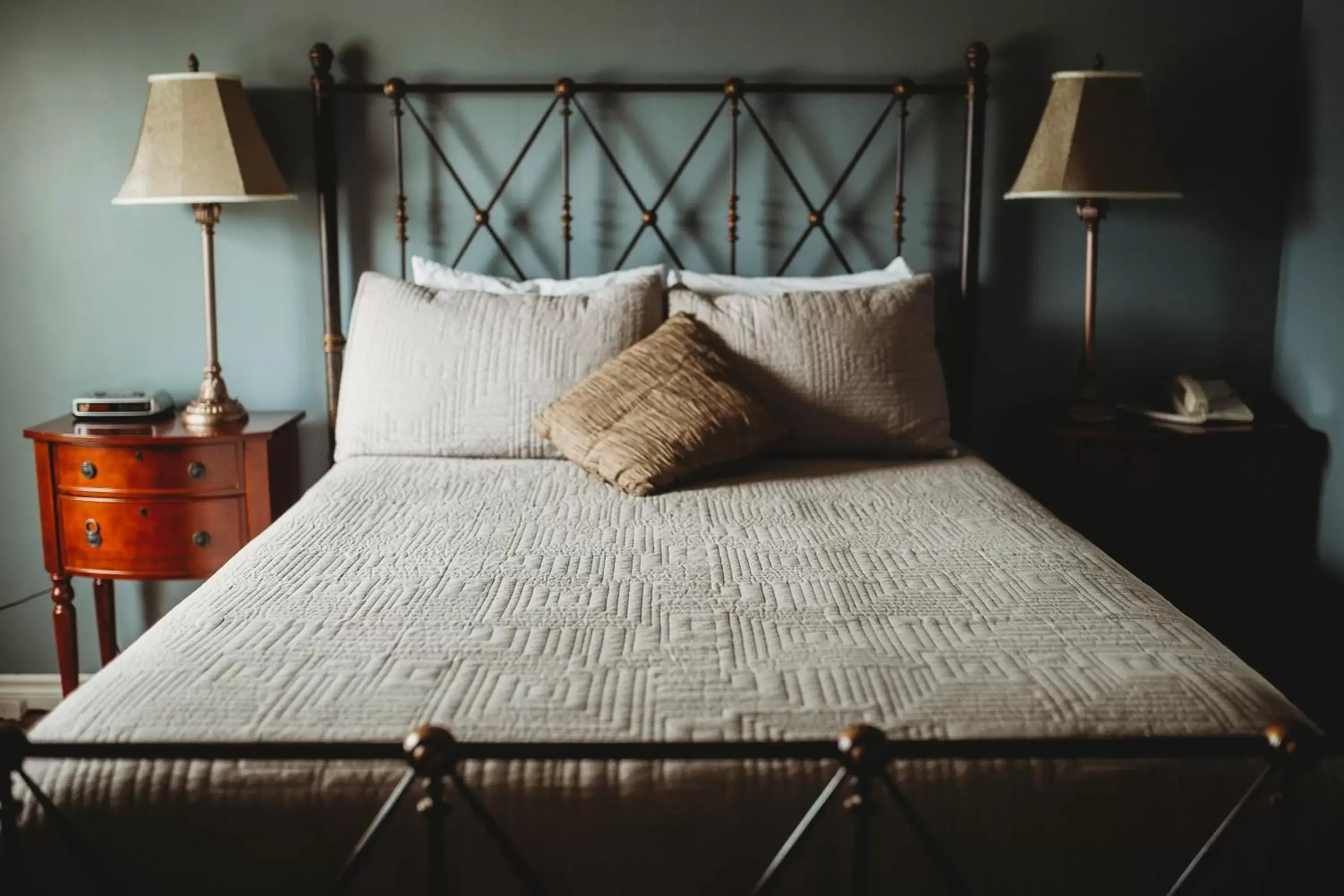 Deluxe Queen Suite in Carriage House Inn Four and a Half Stars Deluxe Queen Suite in Carriage House Inn Four and a Half Stars