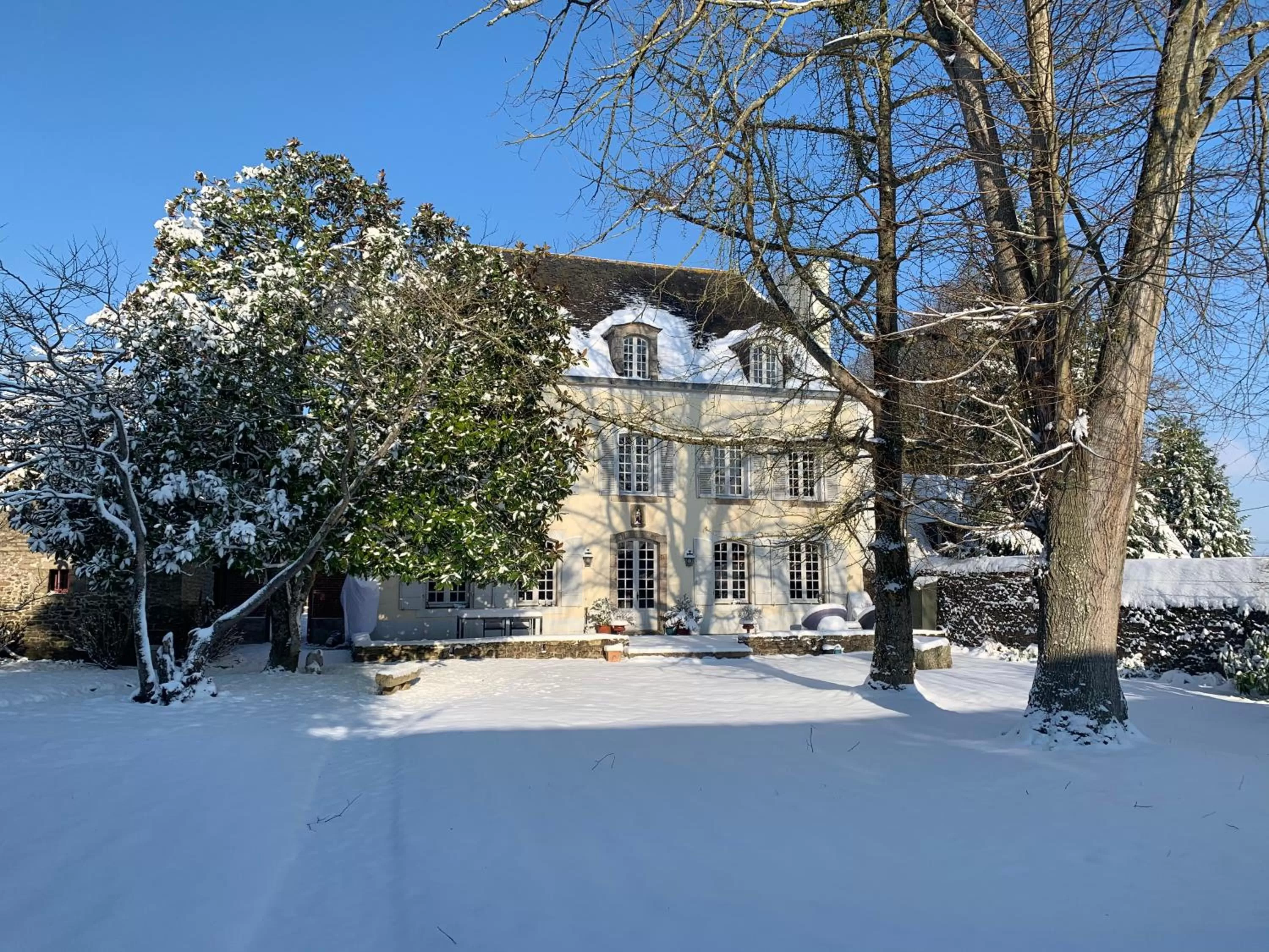 Facade/entrance, Winter in LA MEFFRAIS 1741