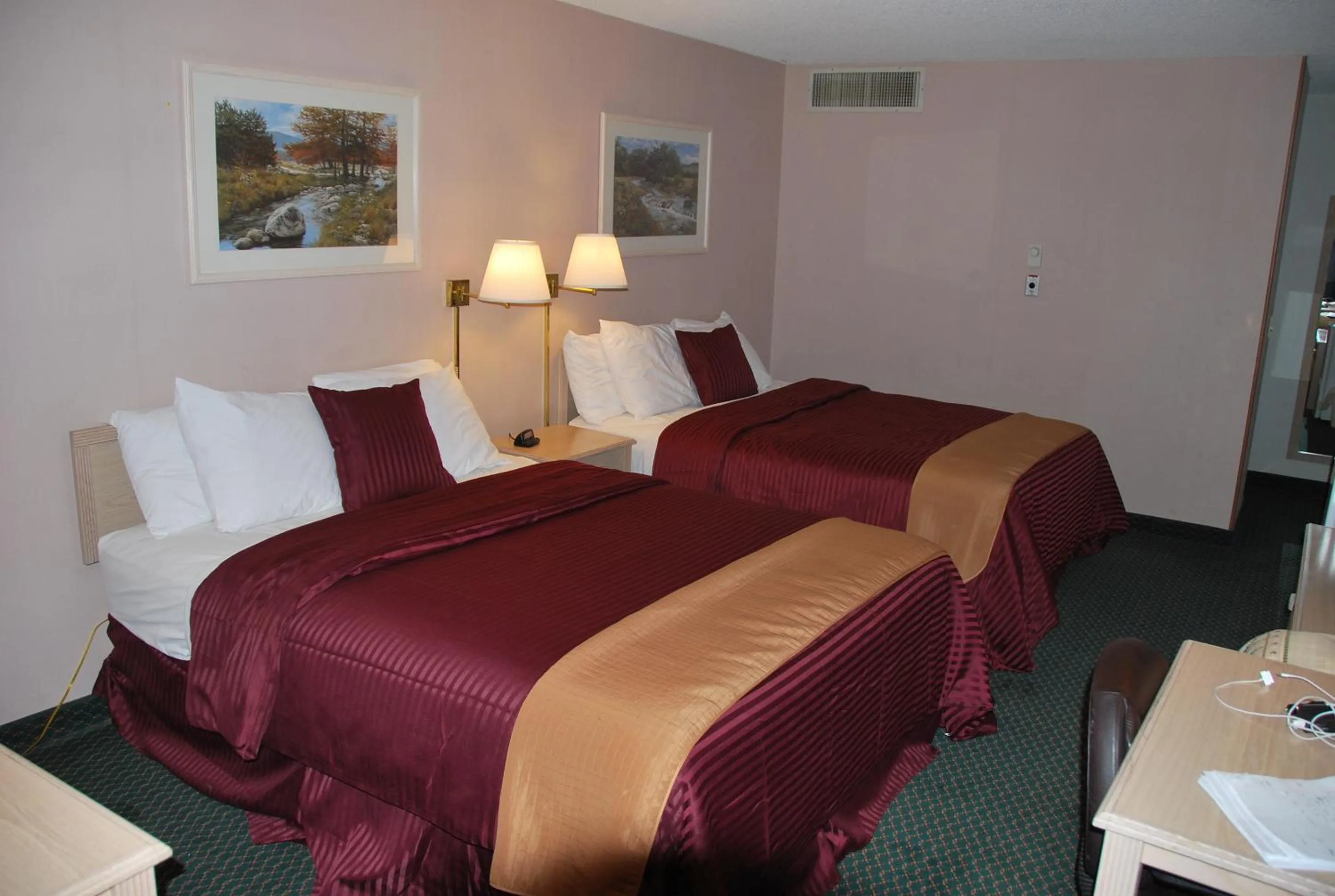 Bed in National 9 Inn Price