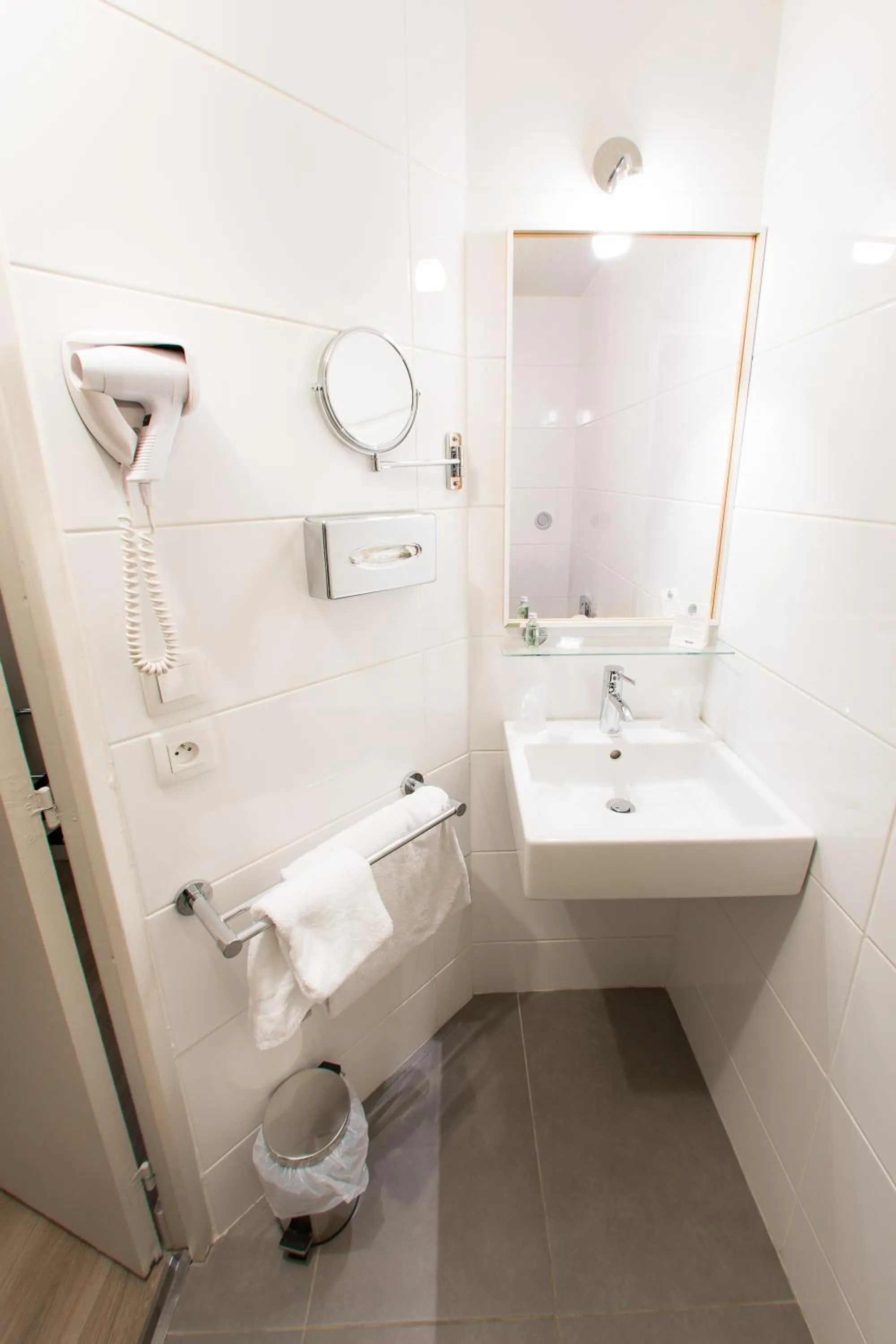 Other, Bathroom in Hotel Acadie Eragny ( ex Comfort Hotel)