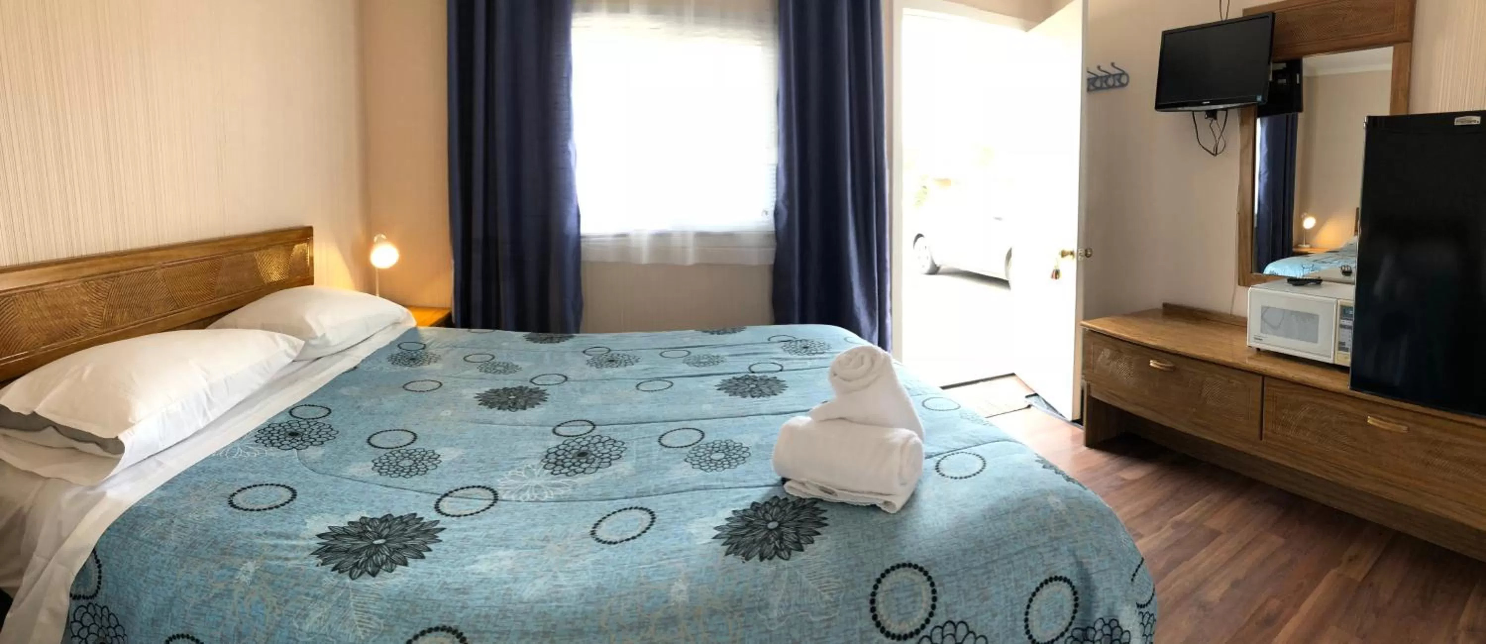 Bed in Wasaga Motel Inn