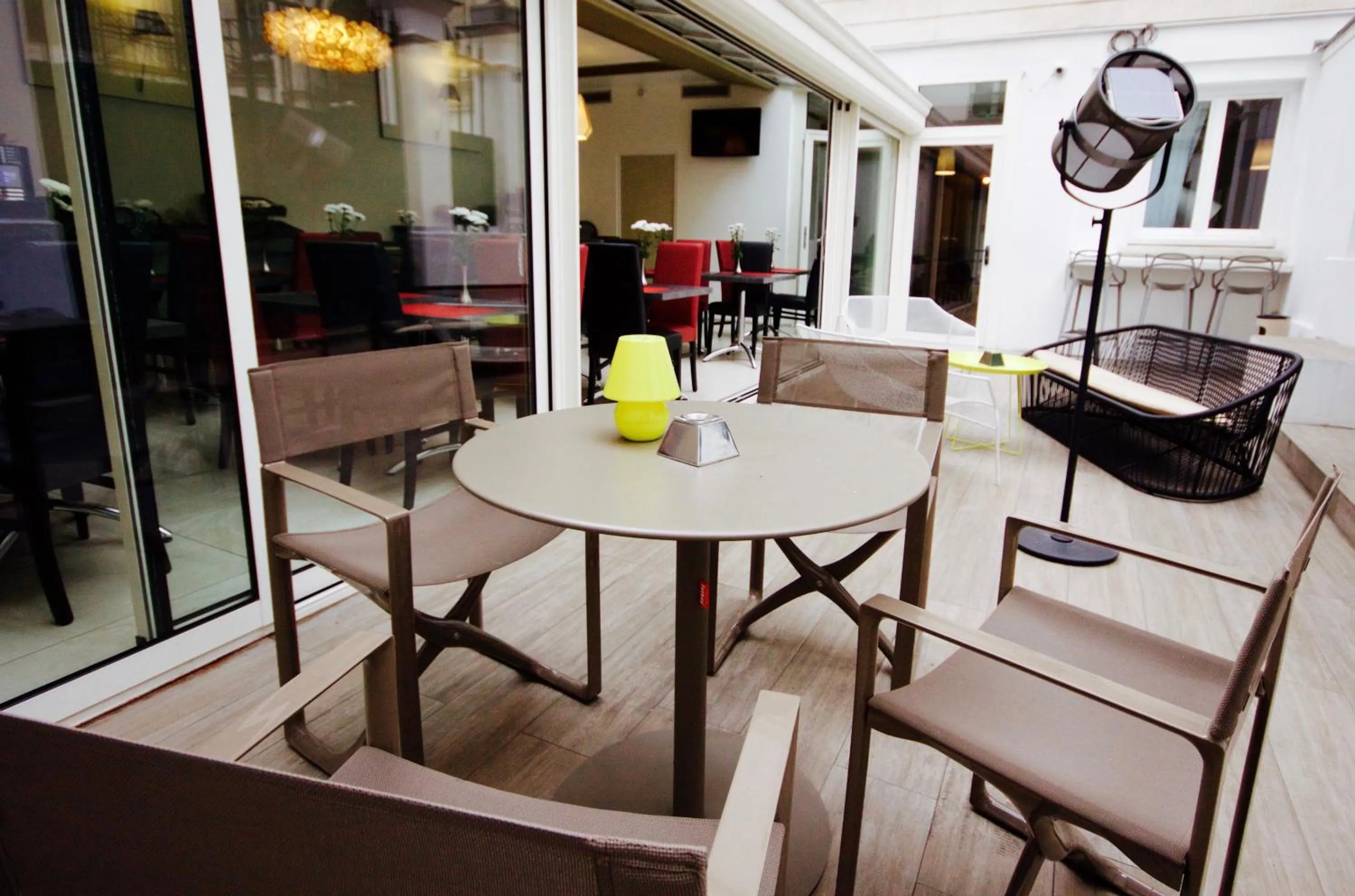 Balcony/Terrace in Hôtel Brésil Opéra SPA