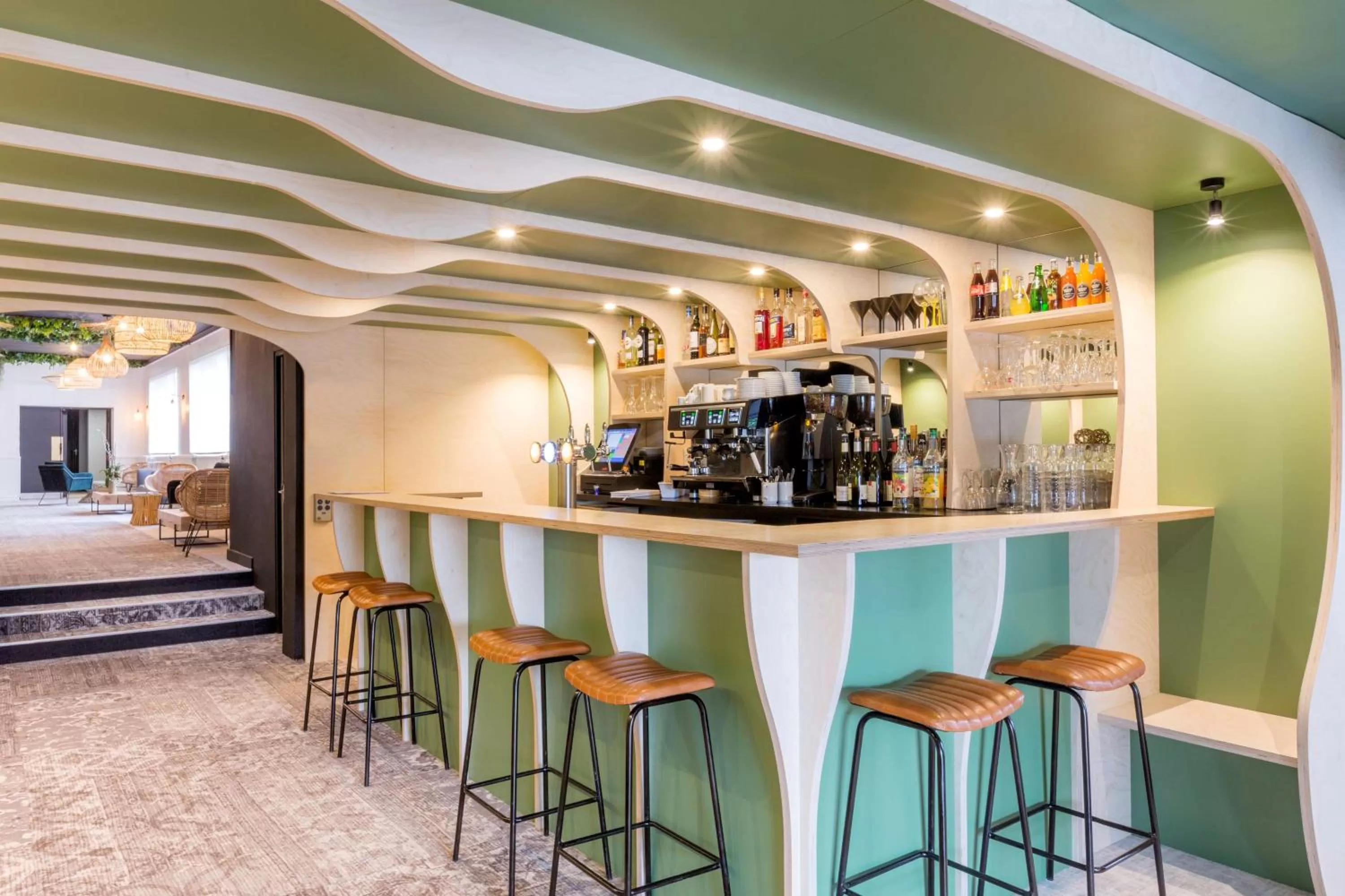 Lounge or bar in Sure Hotel by Best Western Argentan