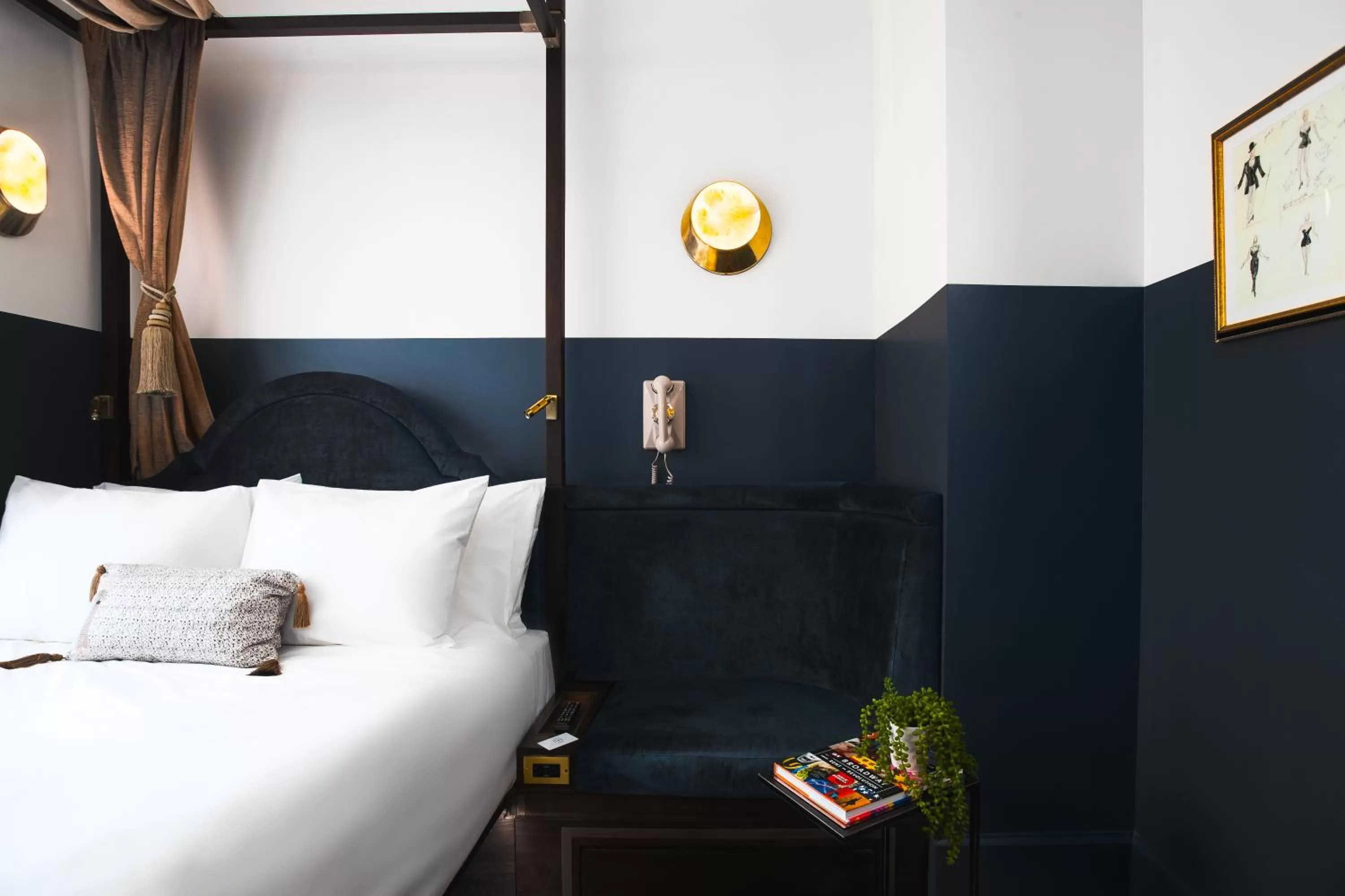 Bedroom, Bed in CIVILIAN Hotel