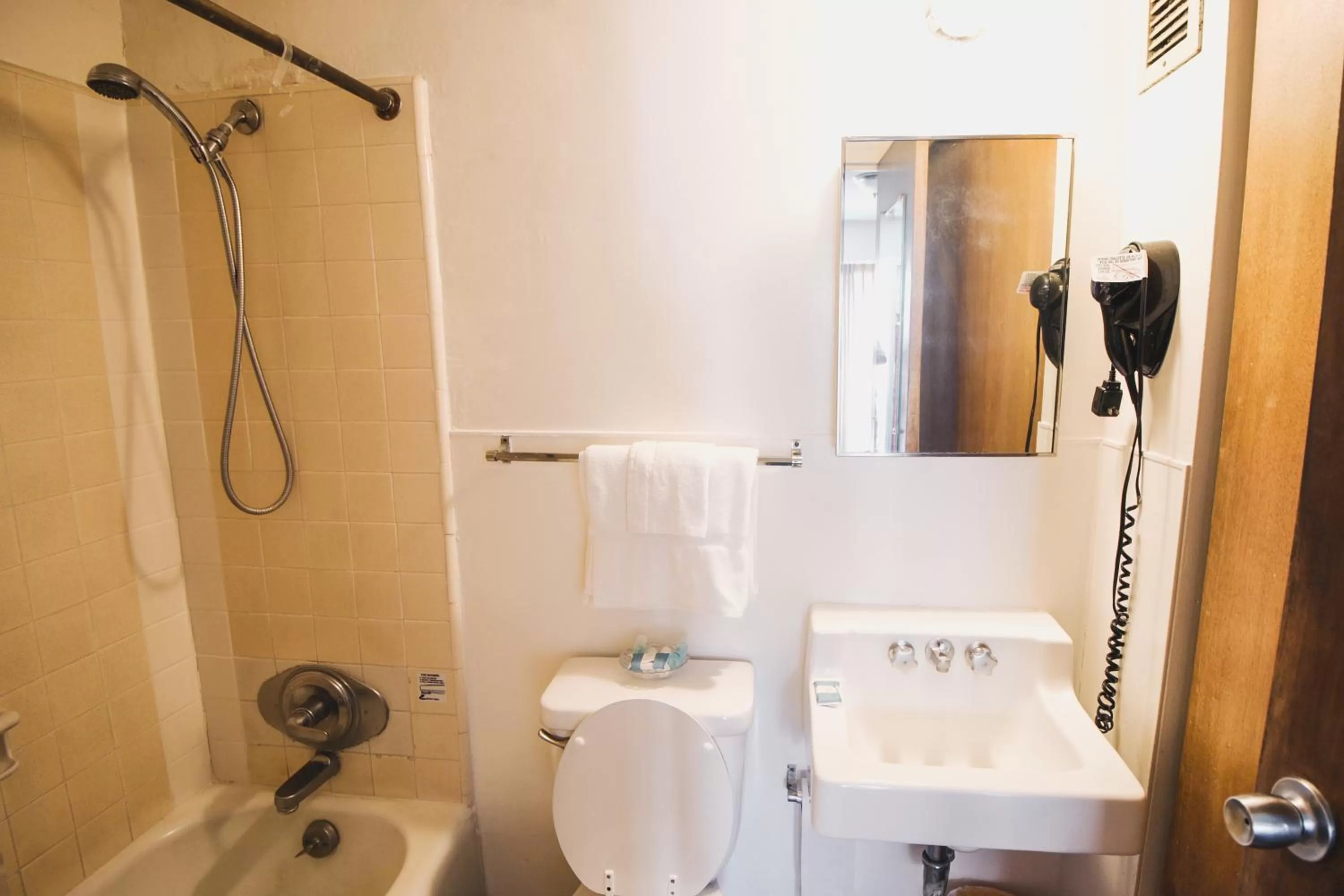 Bathroom in Royal Grove Waikiki