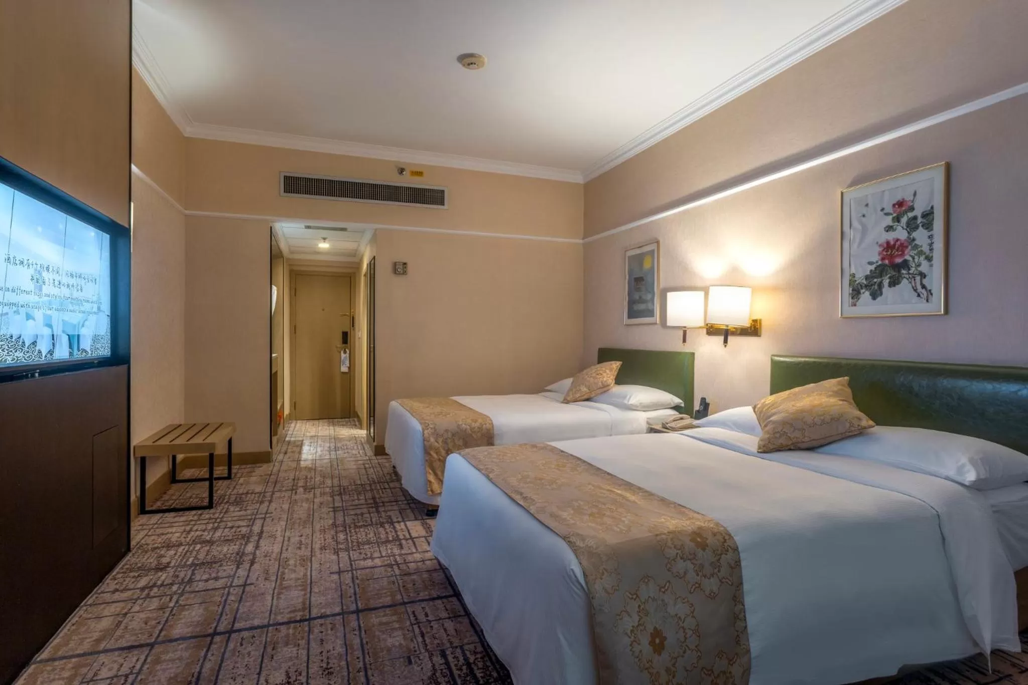 Photo of the whole room, Bed in Metropark Lido Hotel Beijing