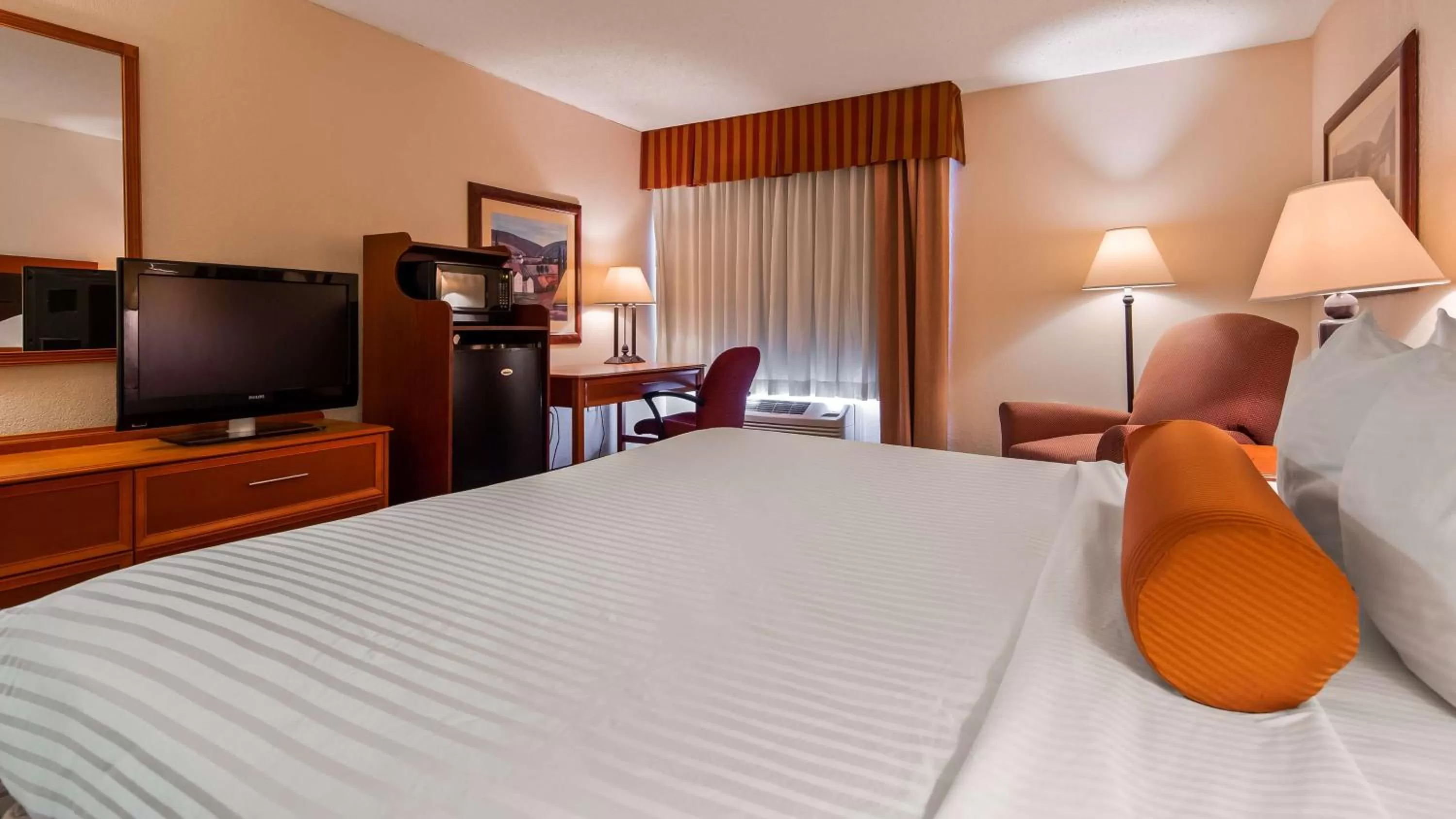 Photo of the whole room, Bed in Best Western Marion Hotel