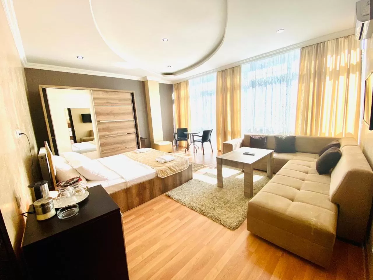 Photo of the whole room in Hotel Royal Palace