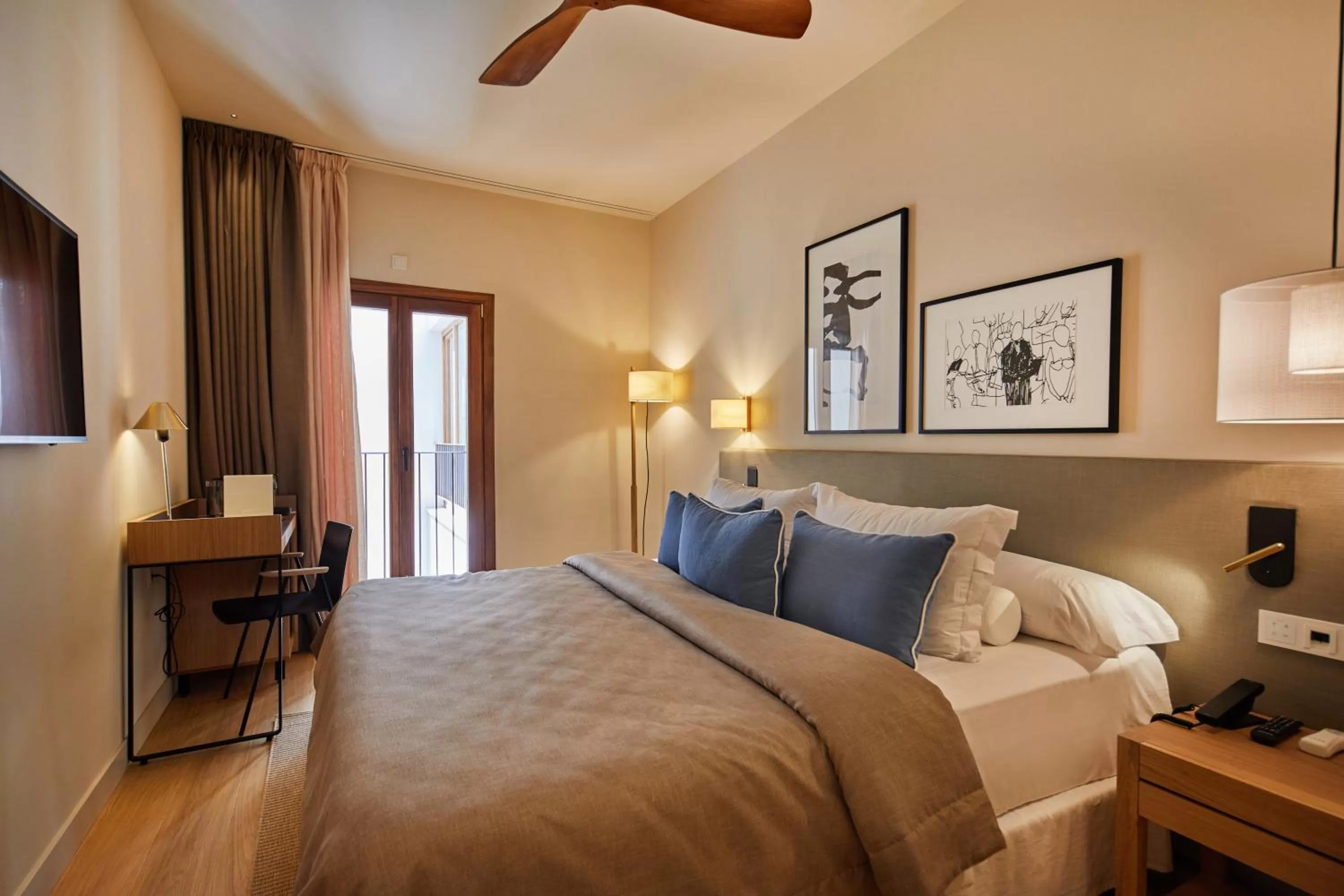 TV and multimedia, Bed in Mon Boutique Hotel