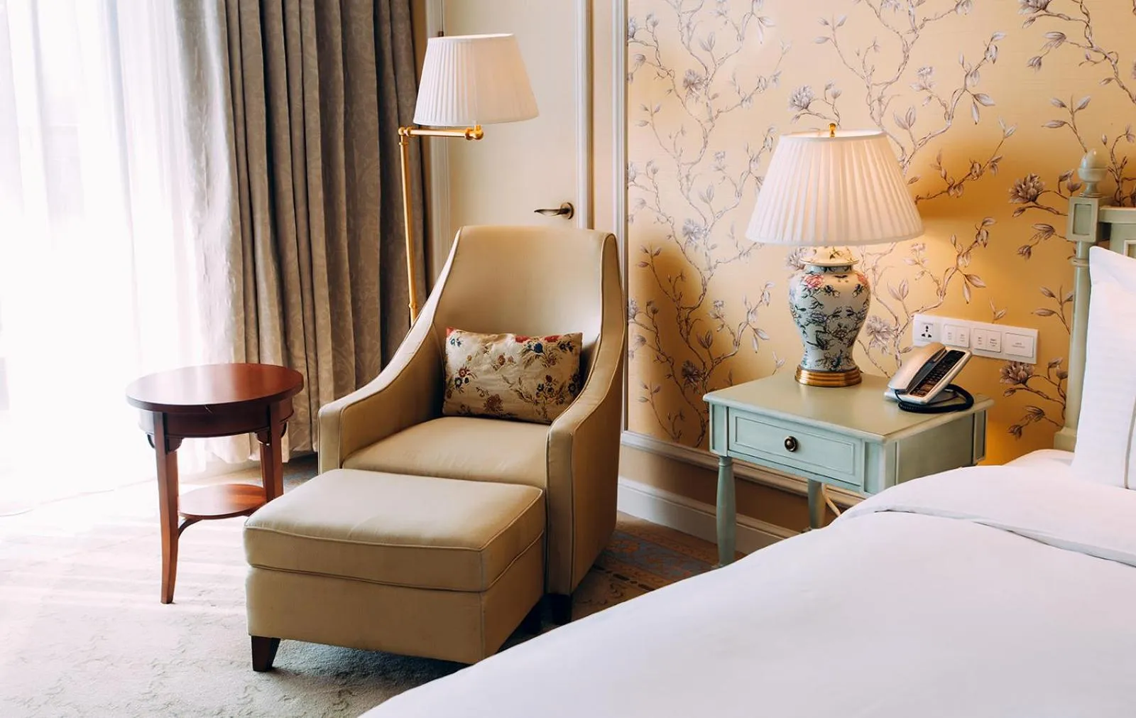 Seating area, Bed in Orient-Anyi international Hotel