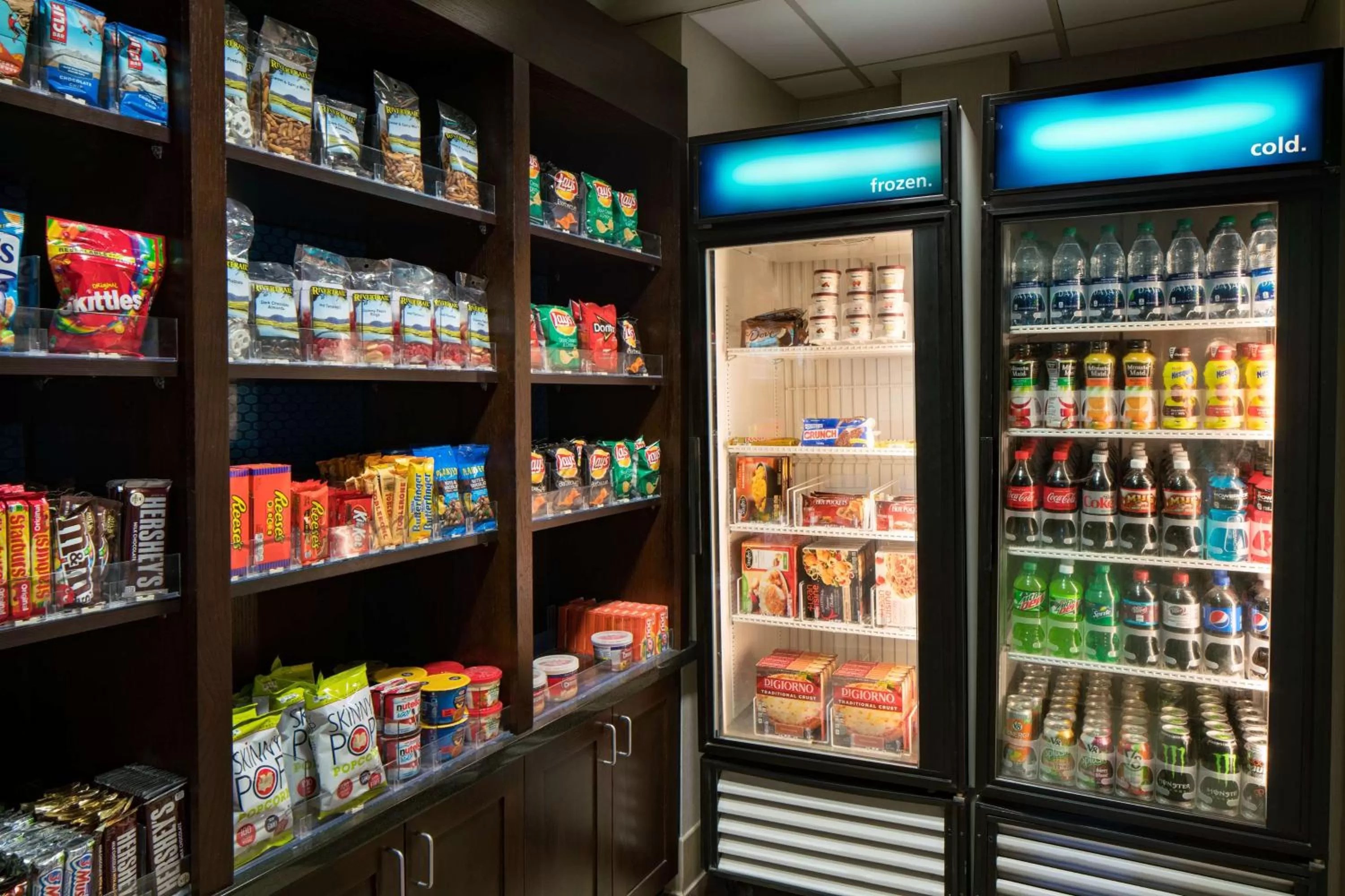 Dining area in Hampton Inn Denver-West/Golden