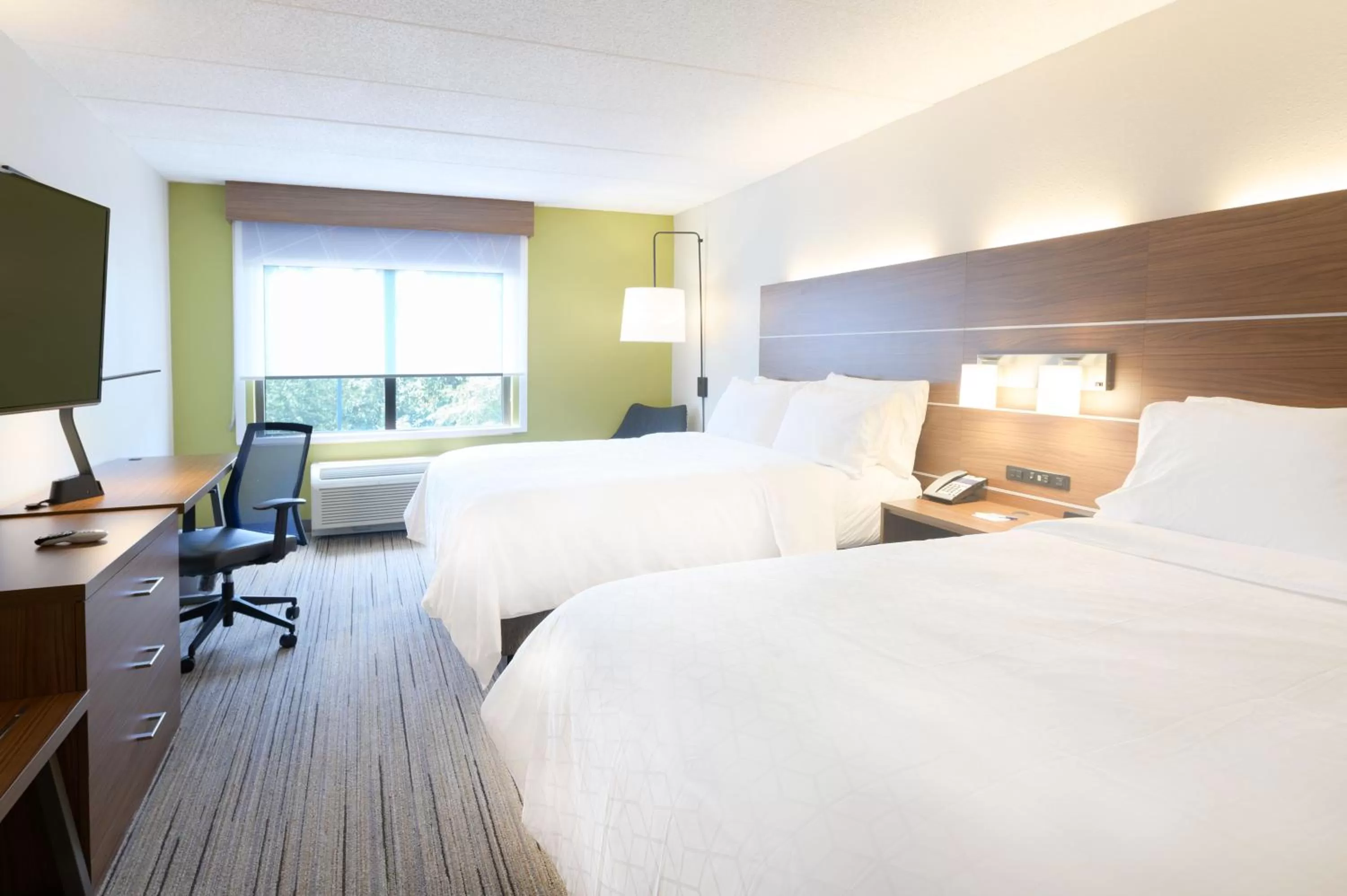 Photo of the whole room, Bed in Holiday Inn Express Richmond Airport by IHG