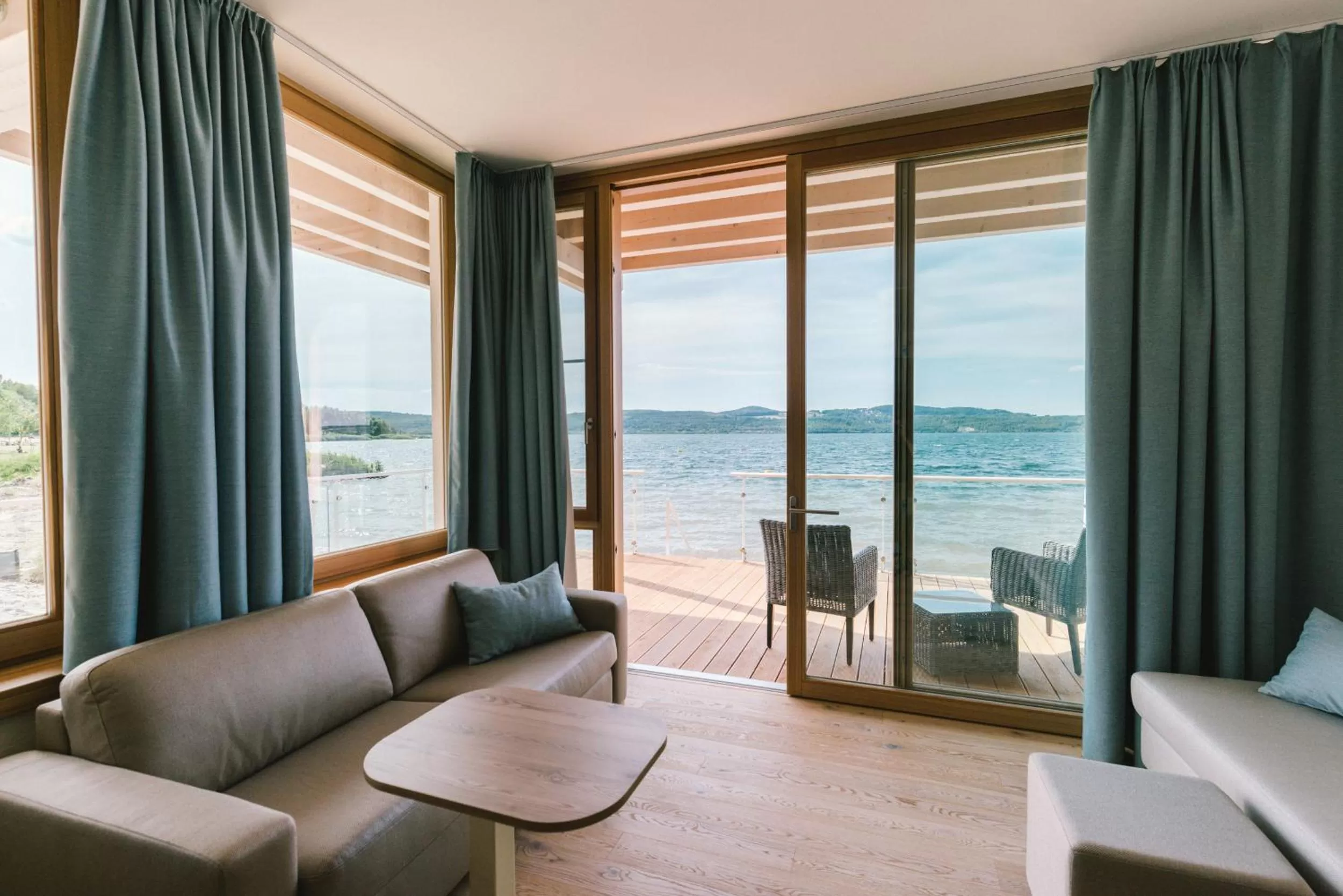 Large Double Room with Private Lake Access - single occupancy in Insel der Sinne