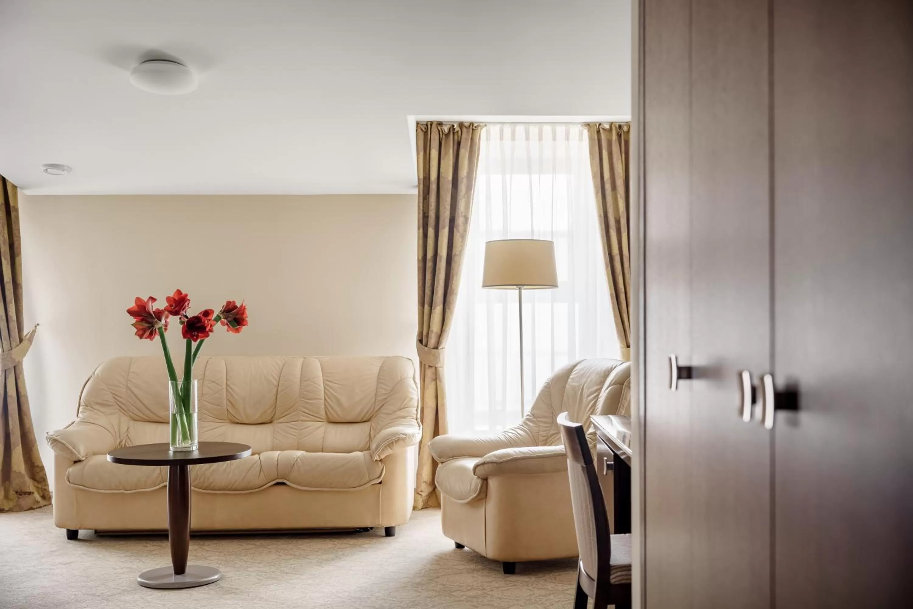 Coffee/tea facilities in Euterpe Hotel