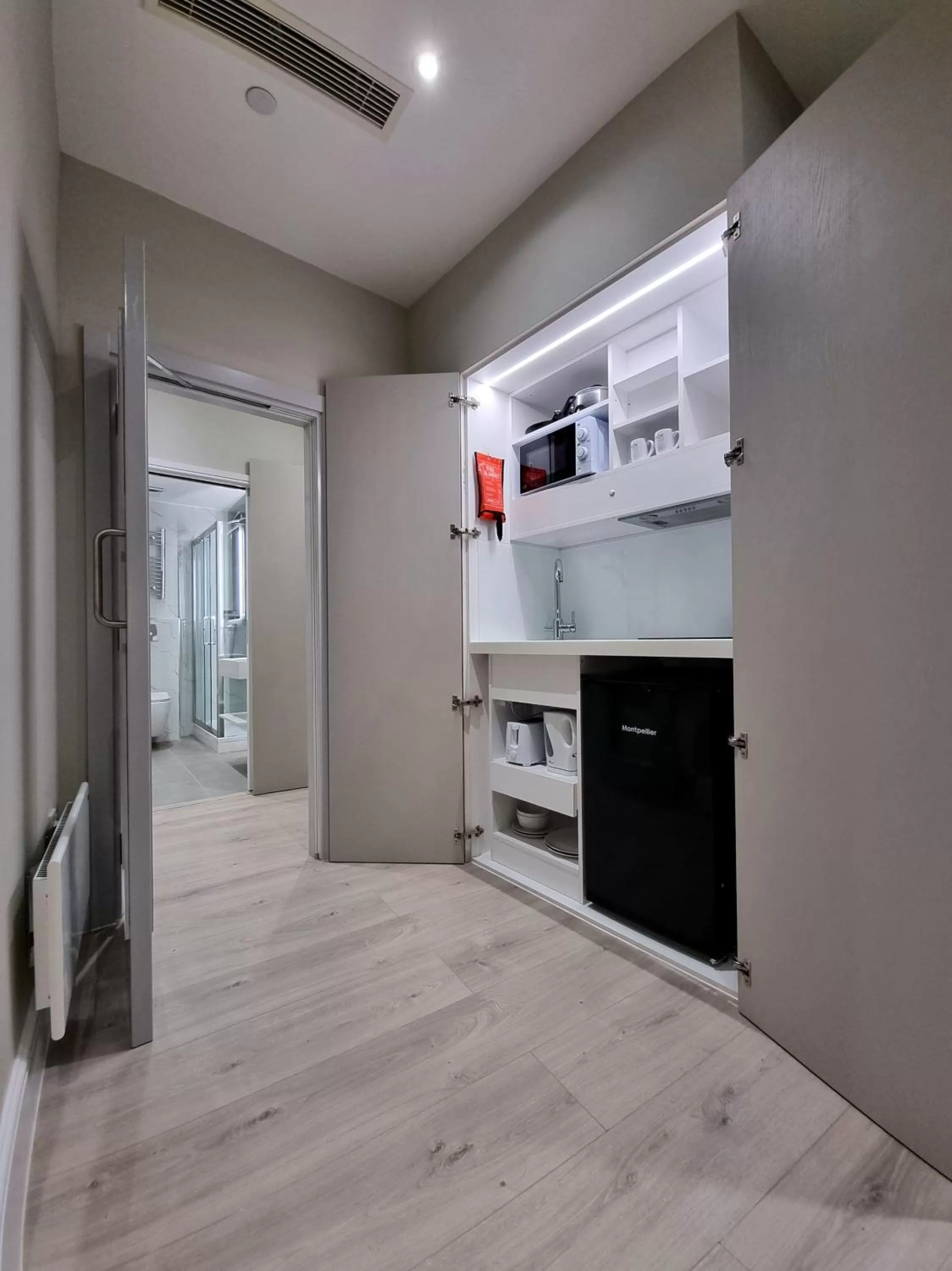 Kitchen or kitchenette in NOX Edgware Road