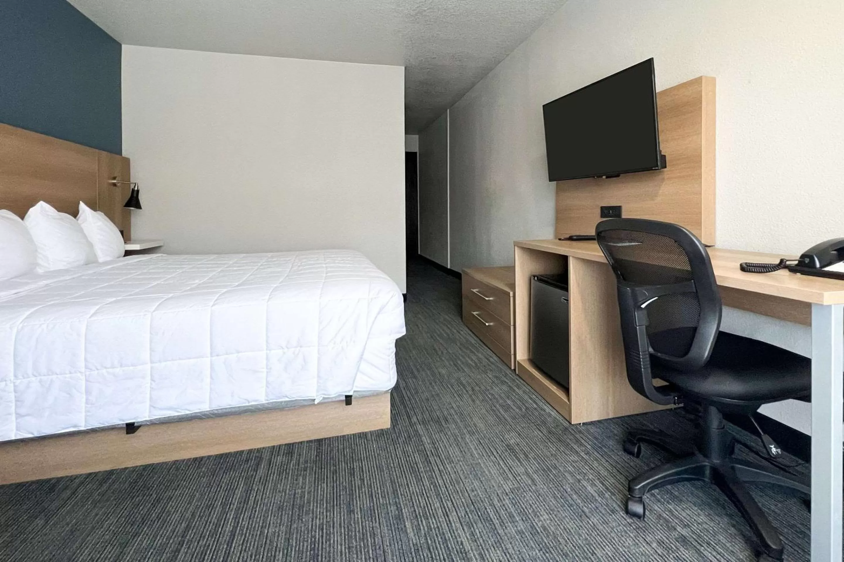 Bedroom, Bed in Quality Inn Portland Airport PDX