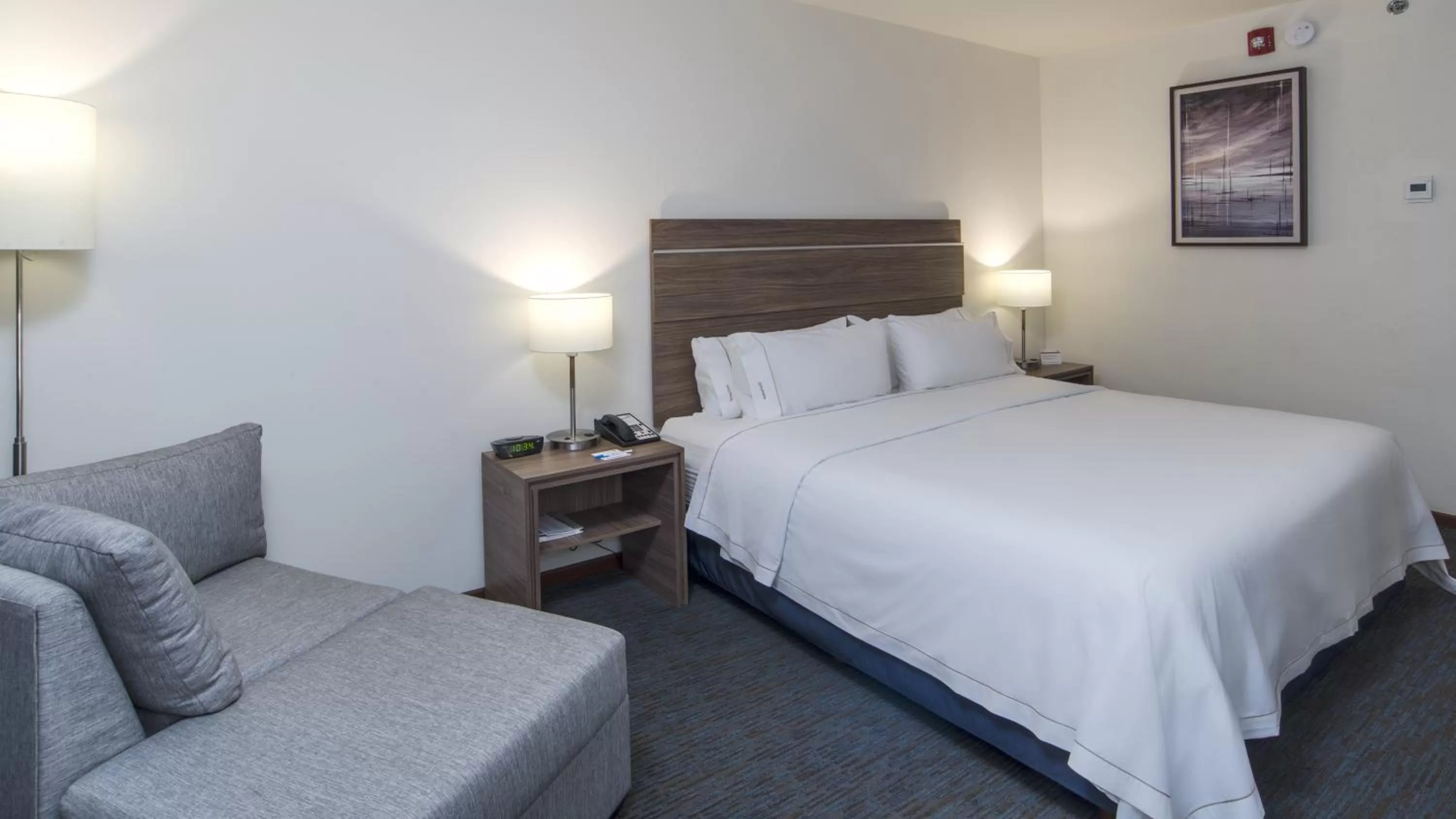 Photo of the whole room, Bed in Holiday Inn Express Culiacan by IHG