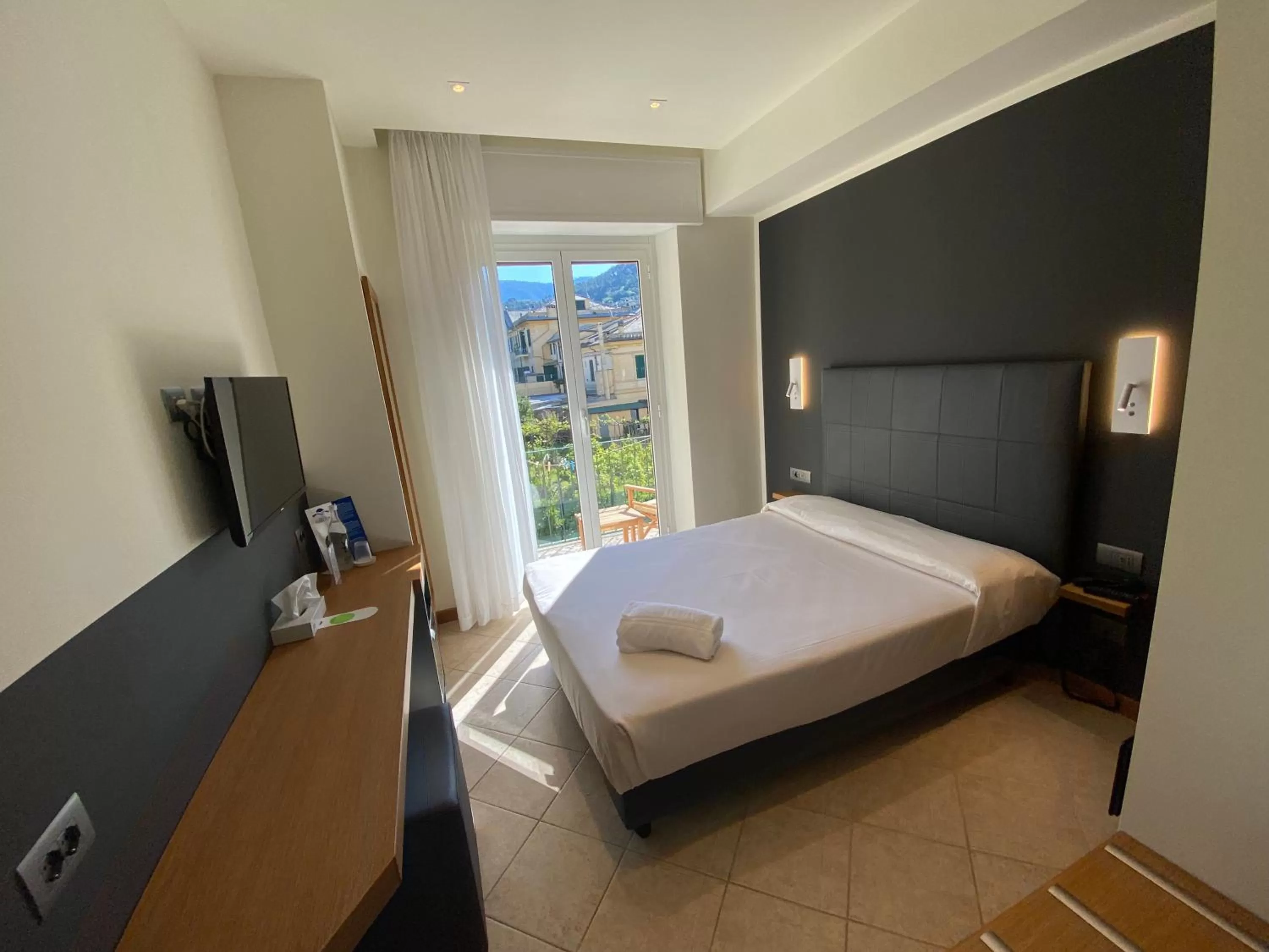 Photo of the whole room, Bed in Hotel Garden