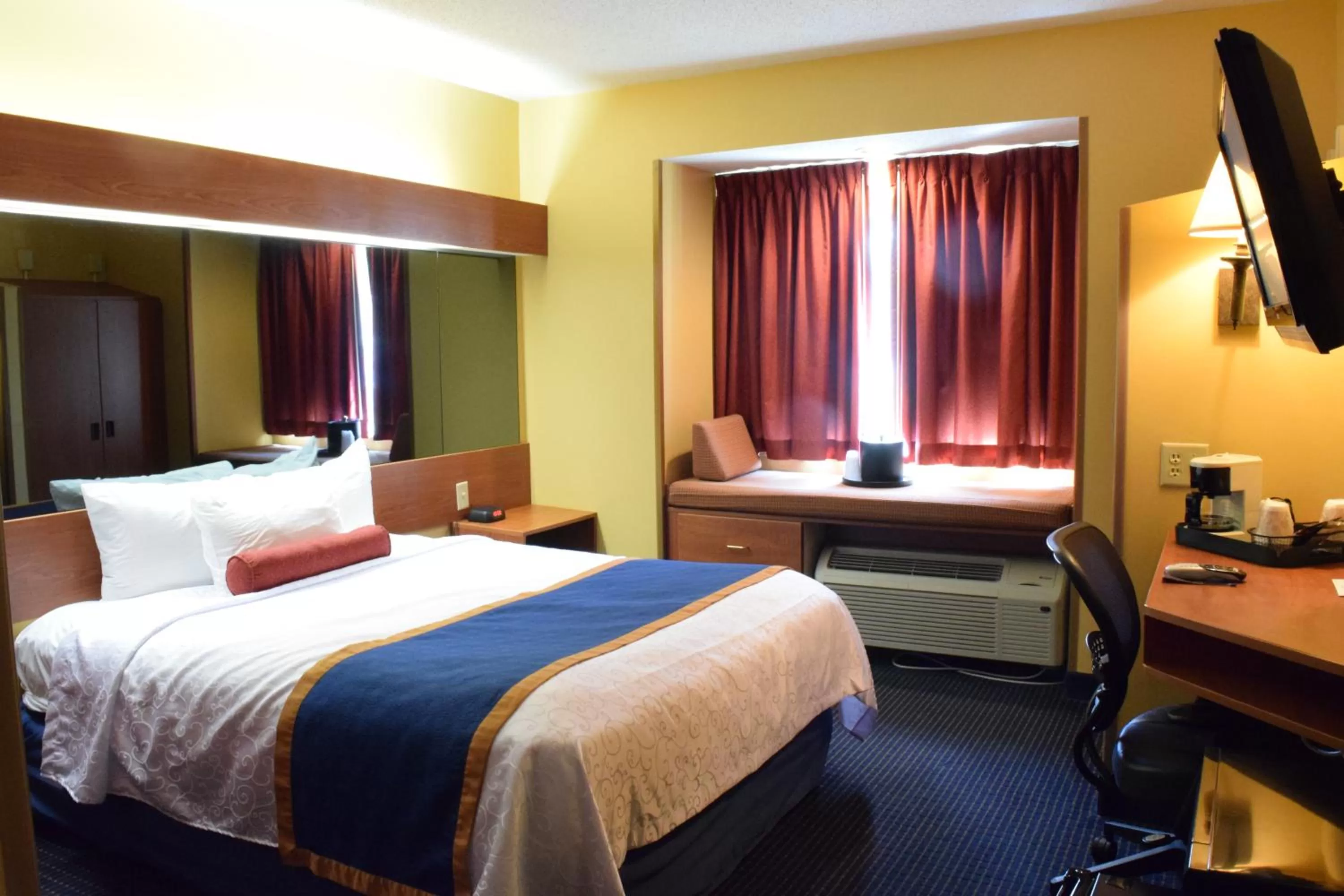 Bed in Inn at the Finger Lakes