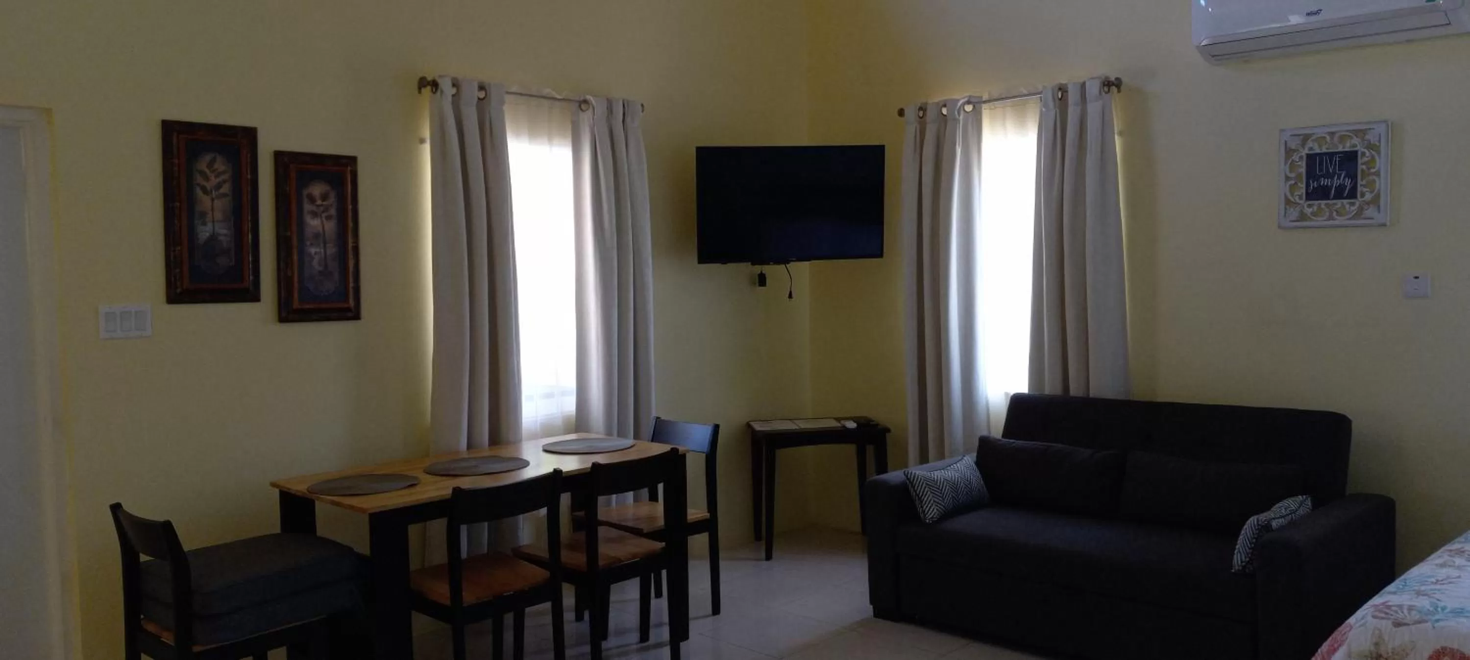 Seating Area in Modrians