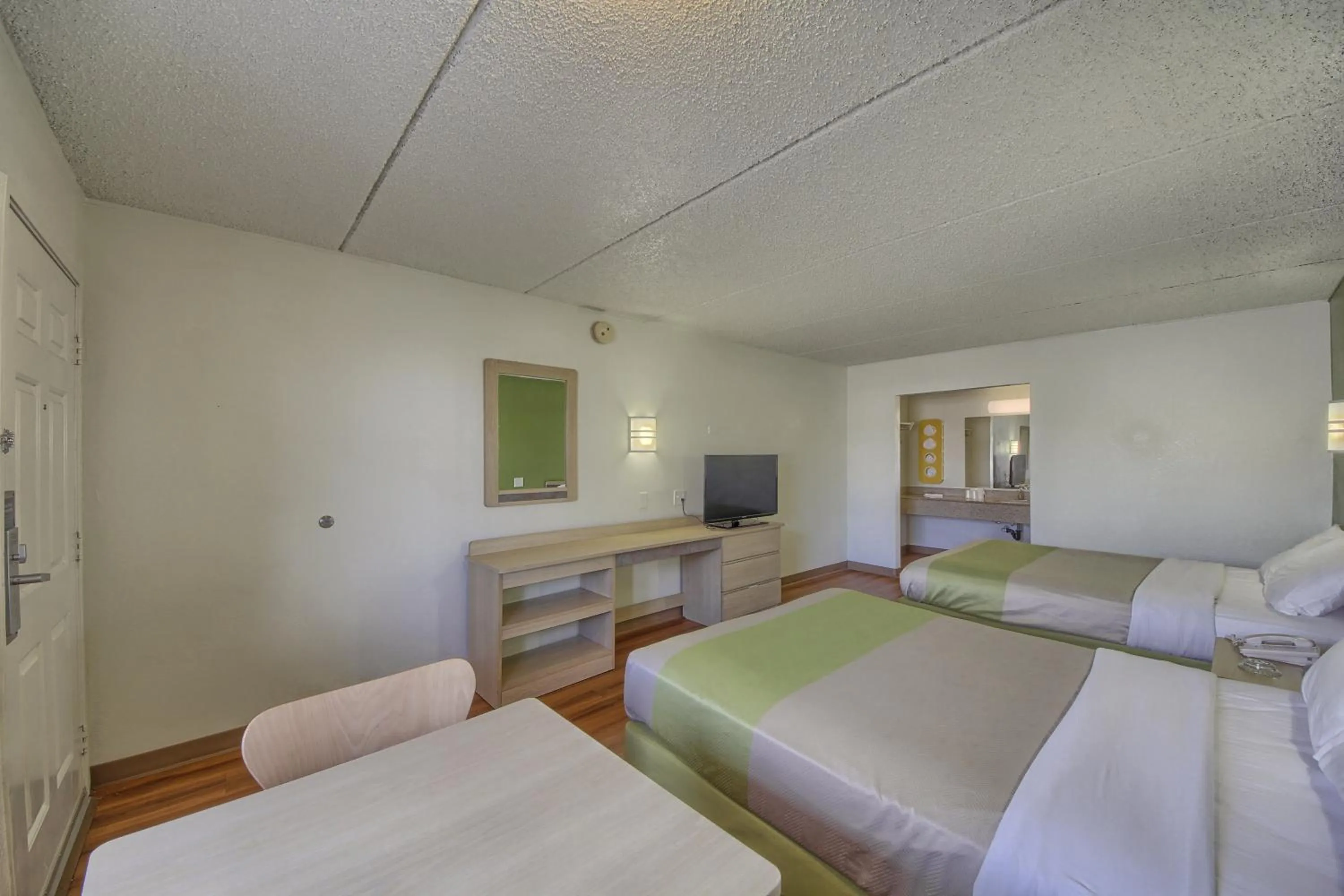 Bedroom, Bed in Motel 6-San Antonio, TX - Northwest Medical Center