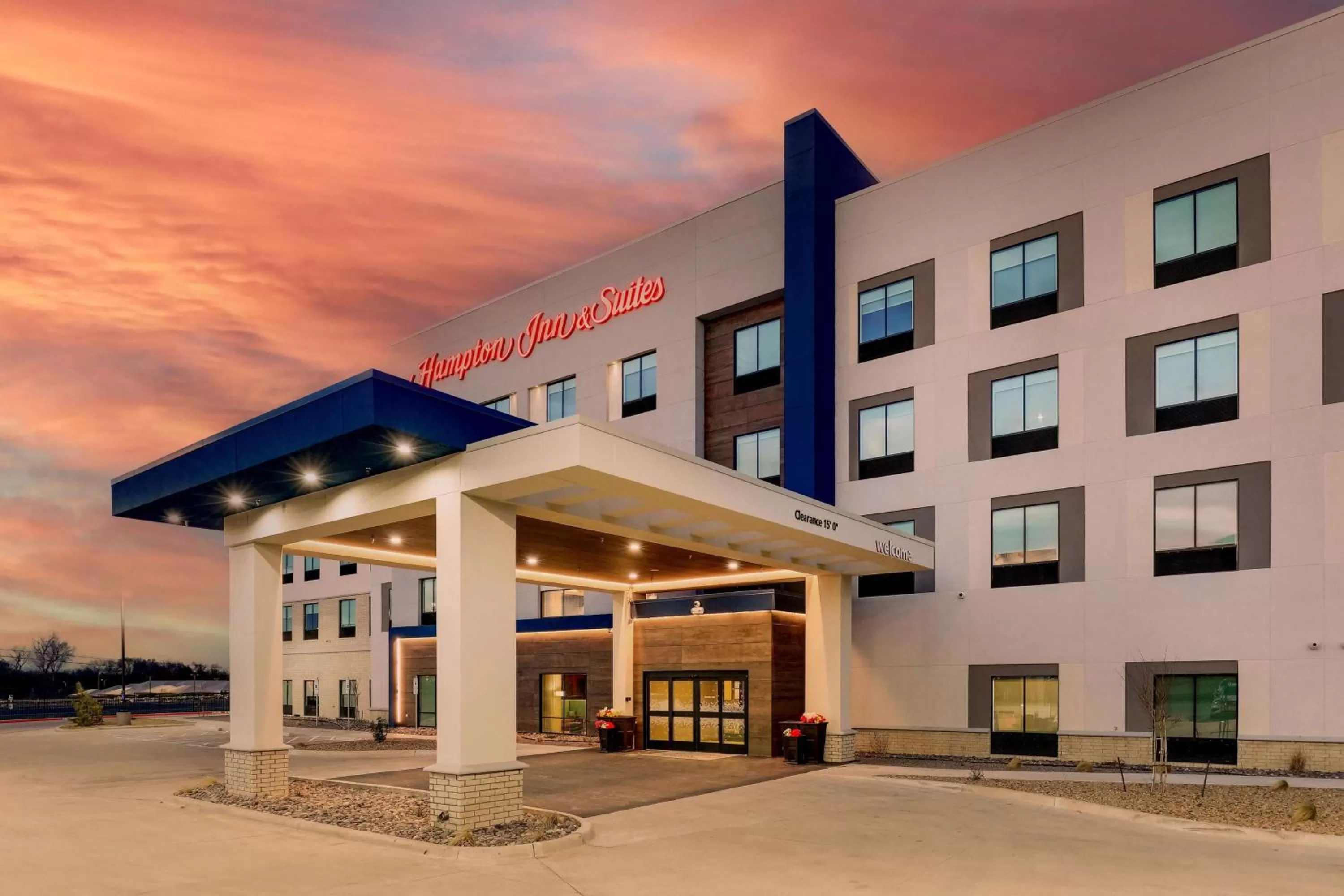 Property building in Hampton Inn & Suites Weatherford, Tx