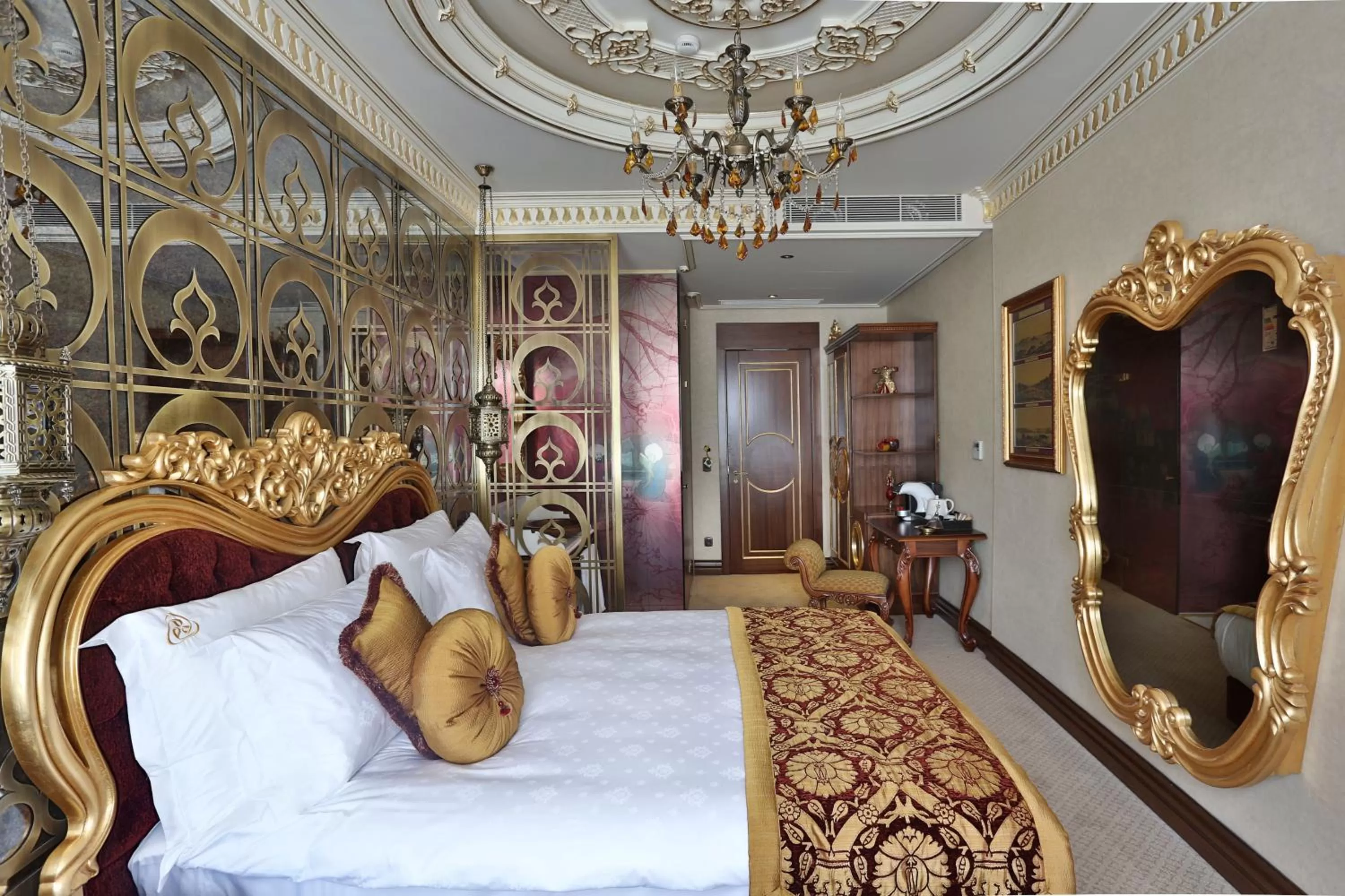 Photo of the whole room, Bed in Daru Sultan Hotels Galata