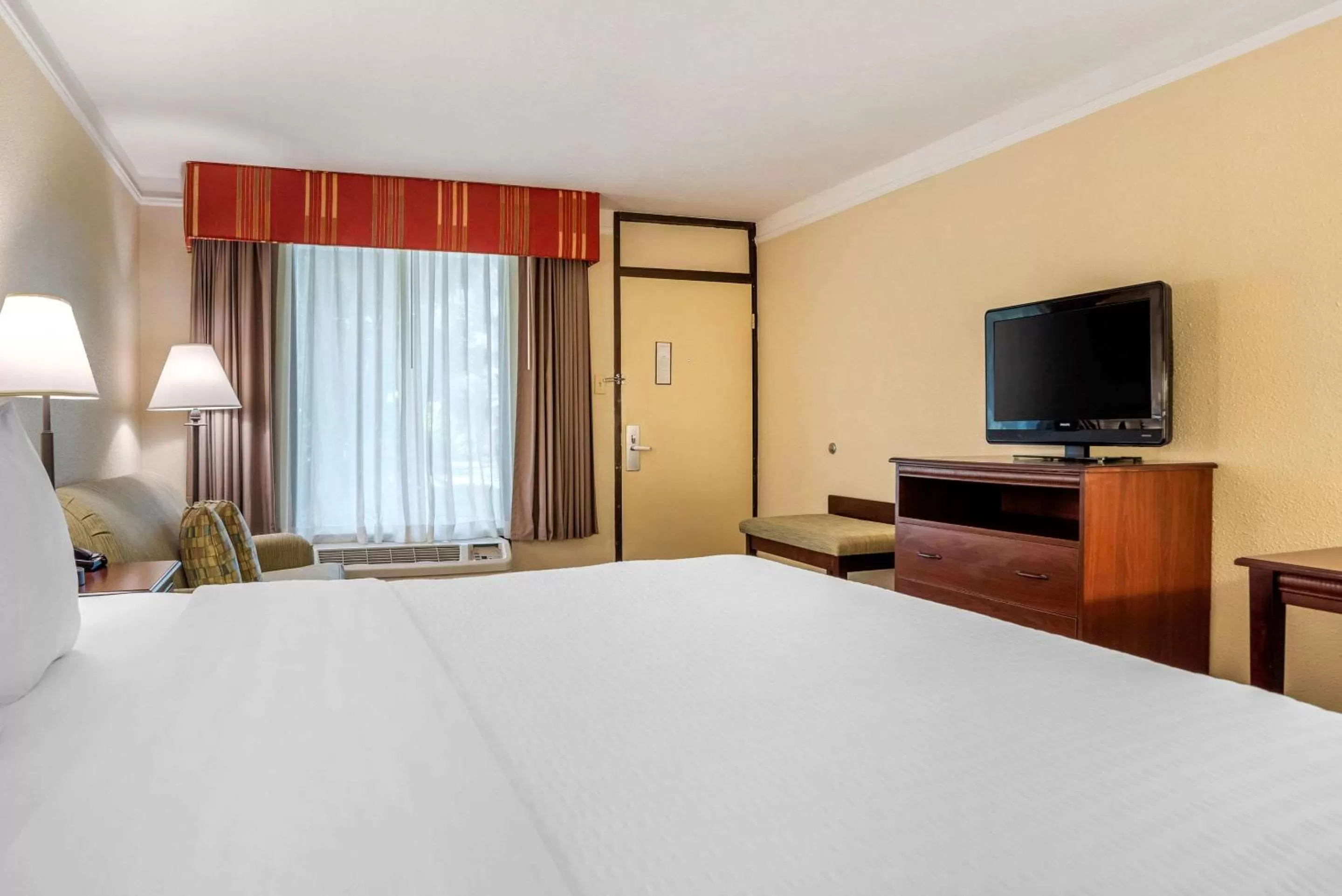 Photo of the whole room, Bed in Clarion Inn Conference Center