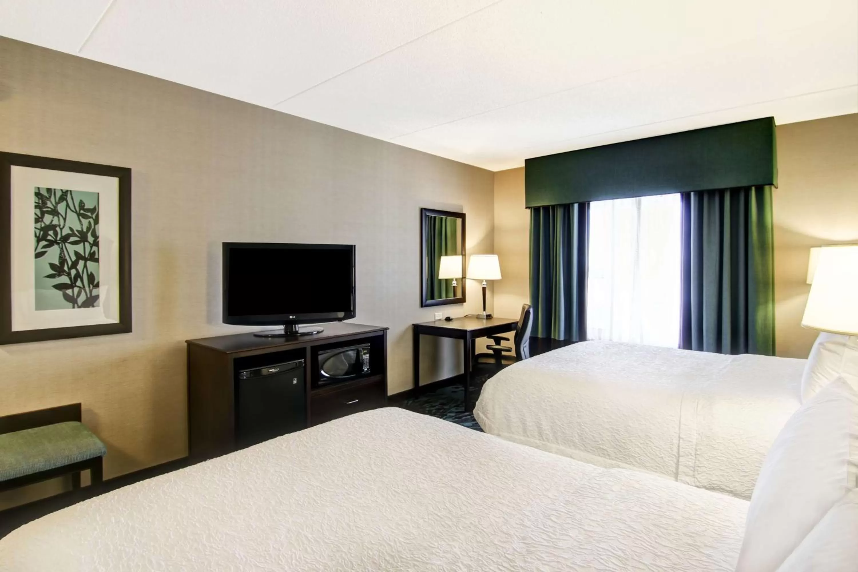 Bedroom, Bed in Hampton Inn by Hilton Toronto Airport Corporate Centre