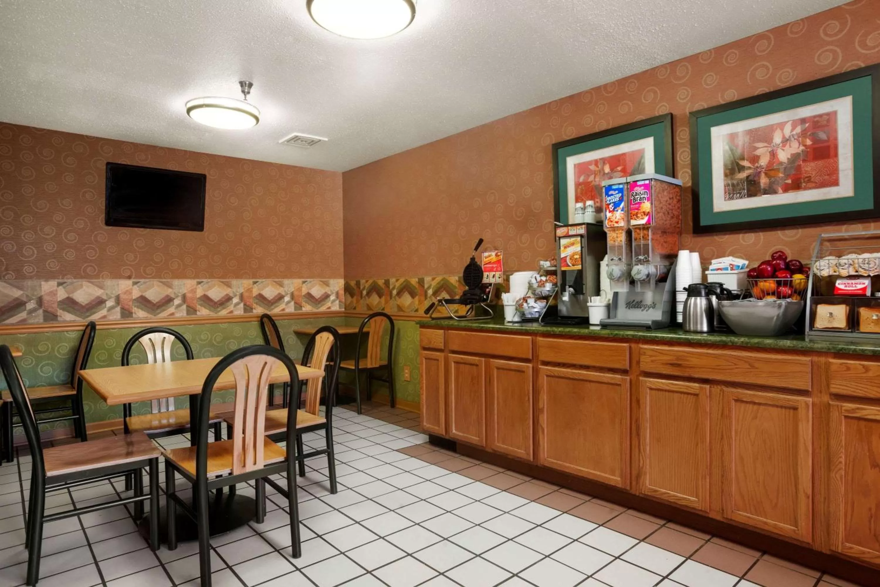 Restaurant/places to eat in Super 8 by Wyndham East Peoria