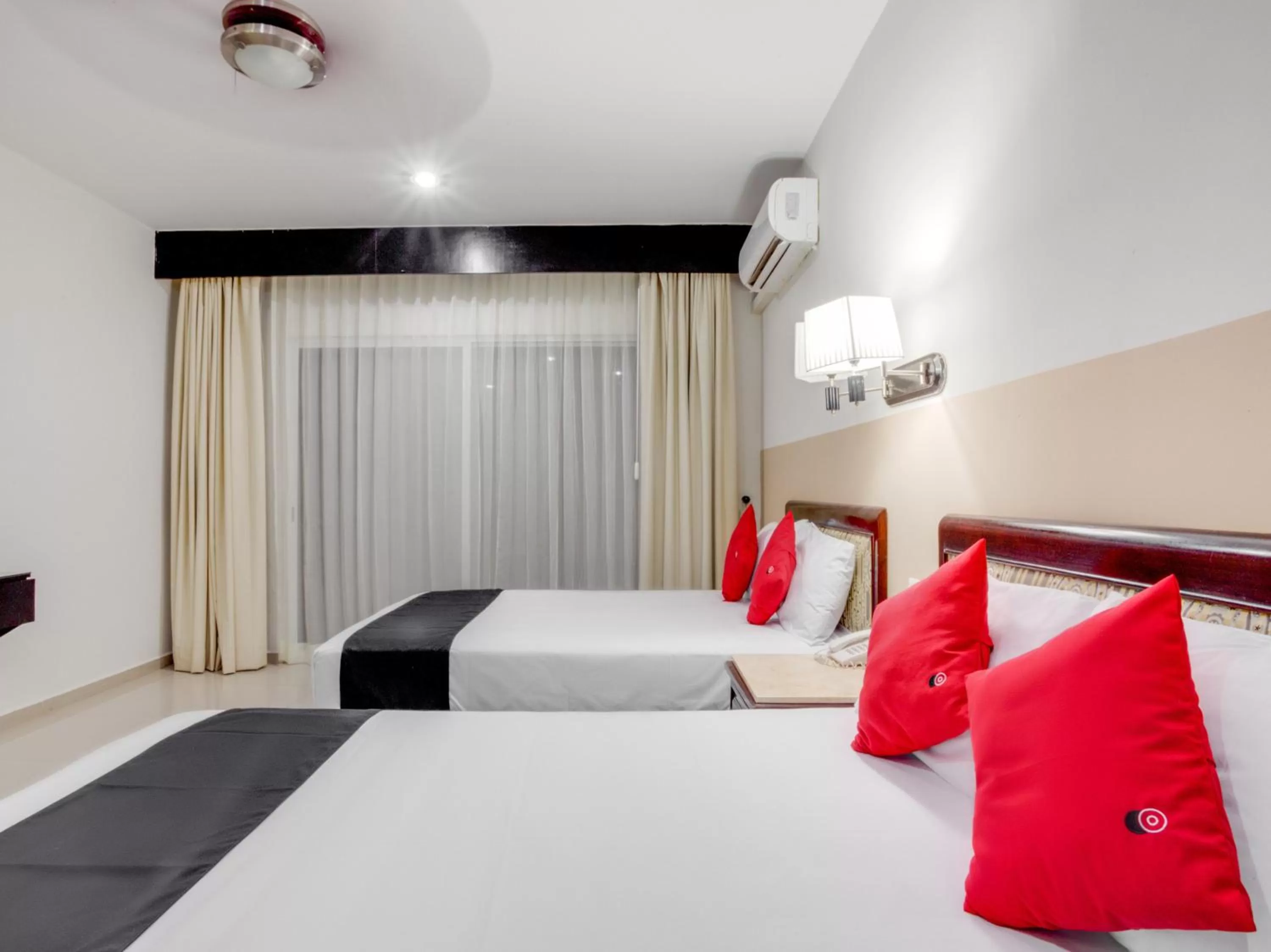 Bedroom, Bed in Hotel Siglo 21 Merida